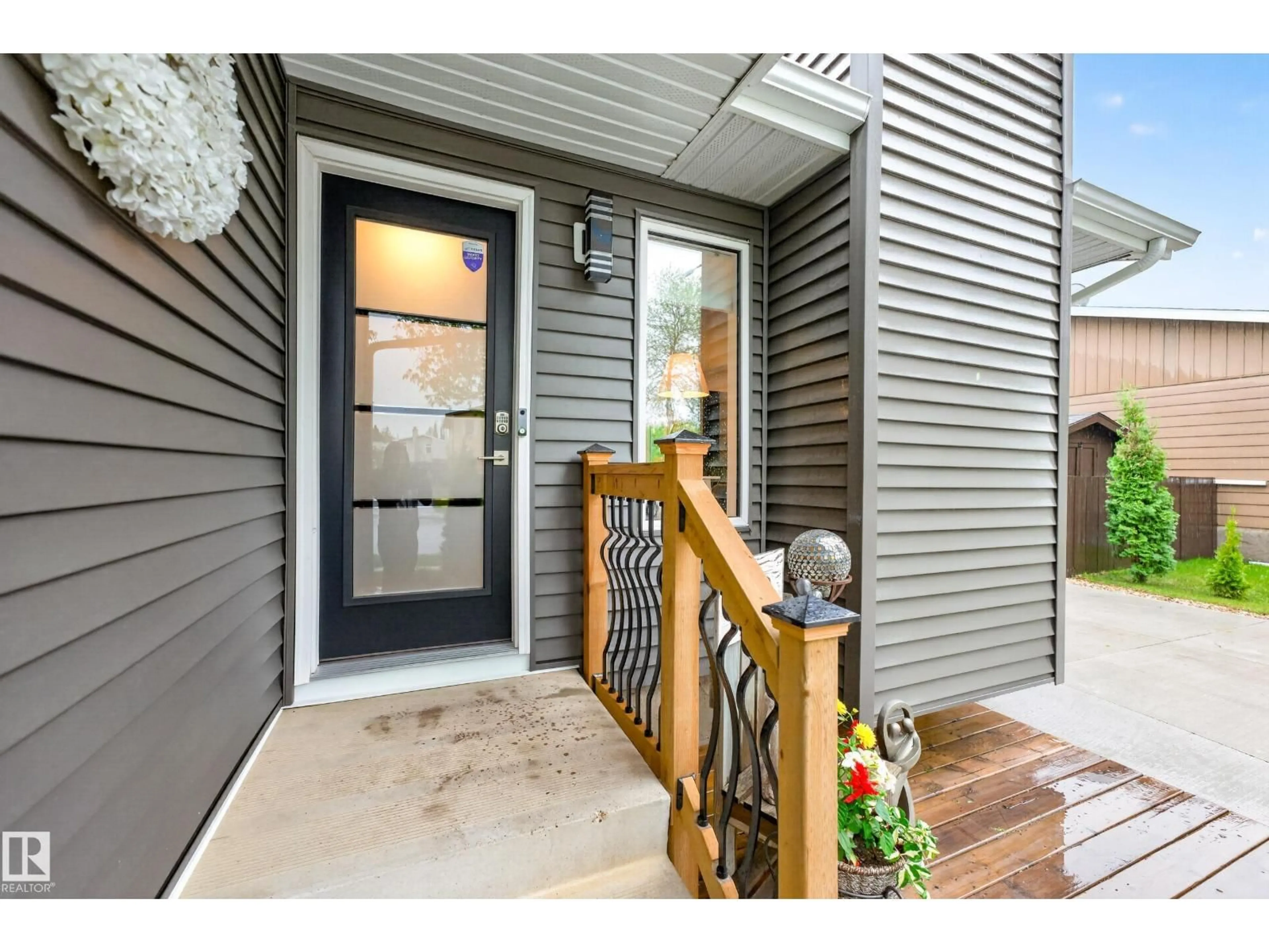 Indoor entryway for 42 ATTWOOD DR, St. Albert Alberta T8N3A6