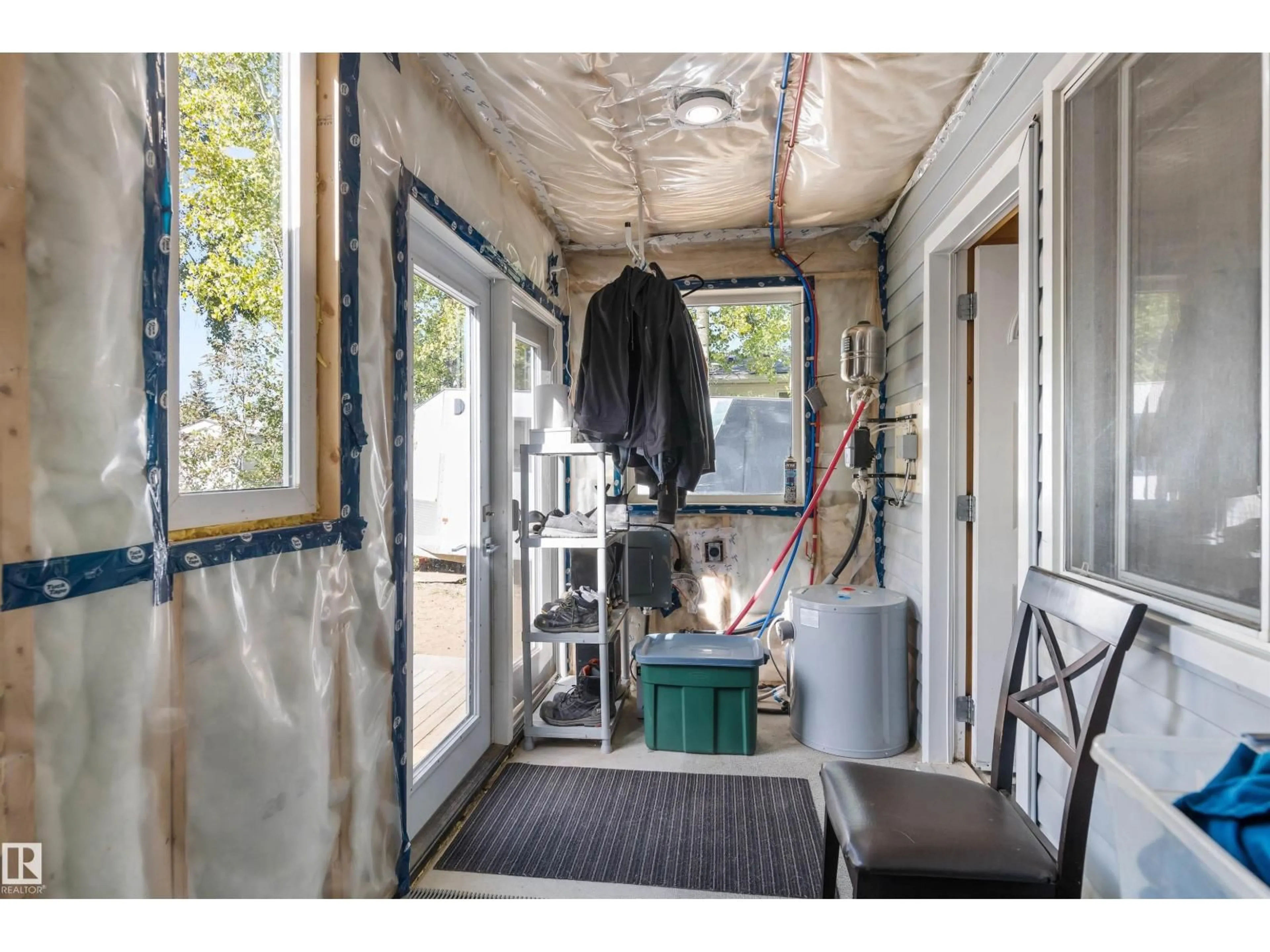 Indoor entryway for 115 55230 RGE ROAD 10, Rural Sturgeon County Alberta T8R0K4