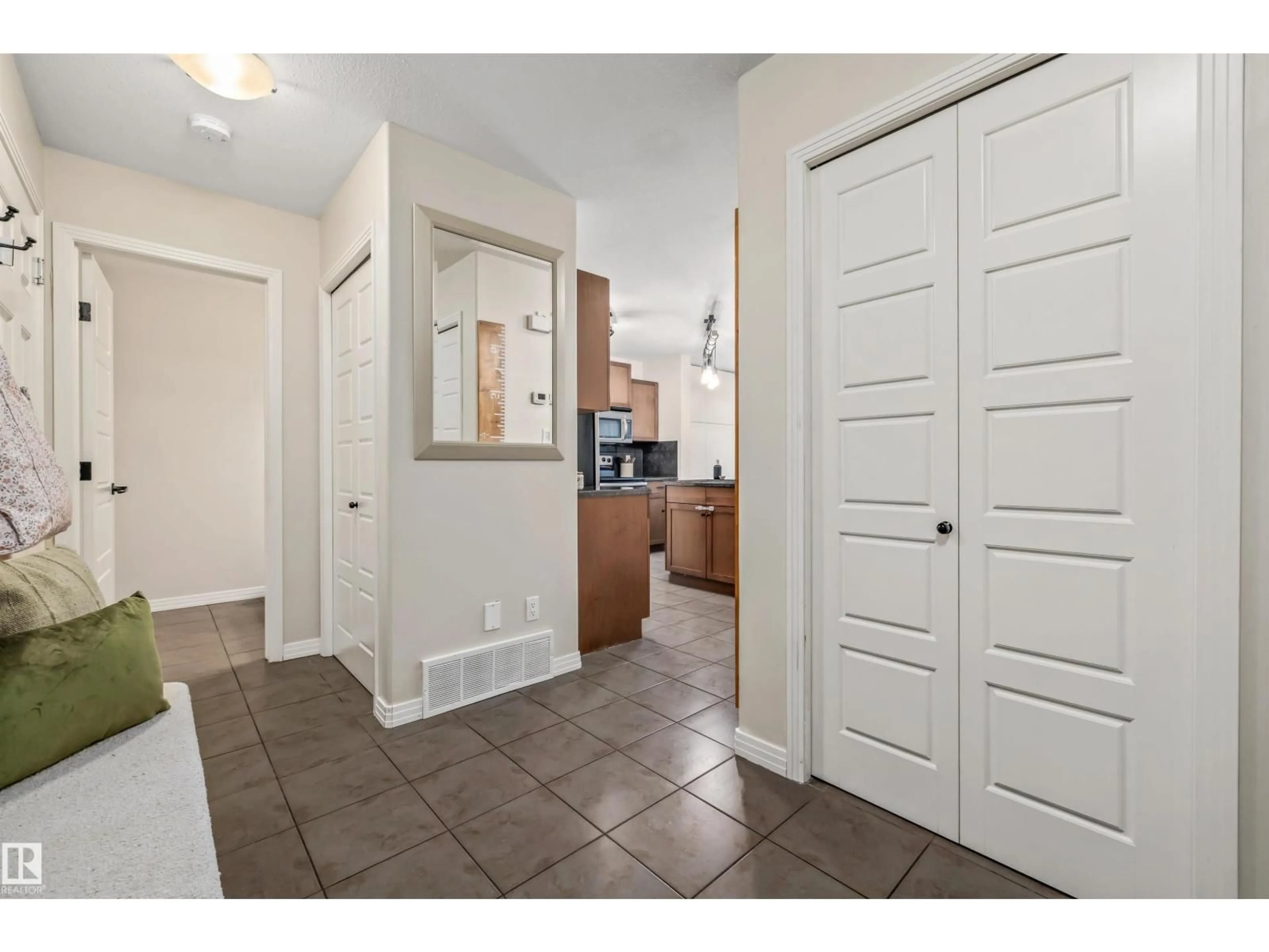 Indoor entryway for 78 RED CANYON WY, Fort Saskatchewan Alberta T8L0E7