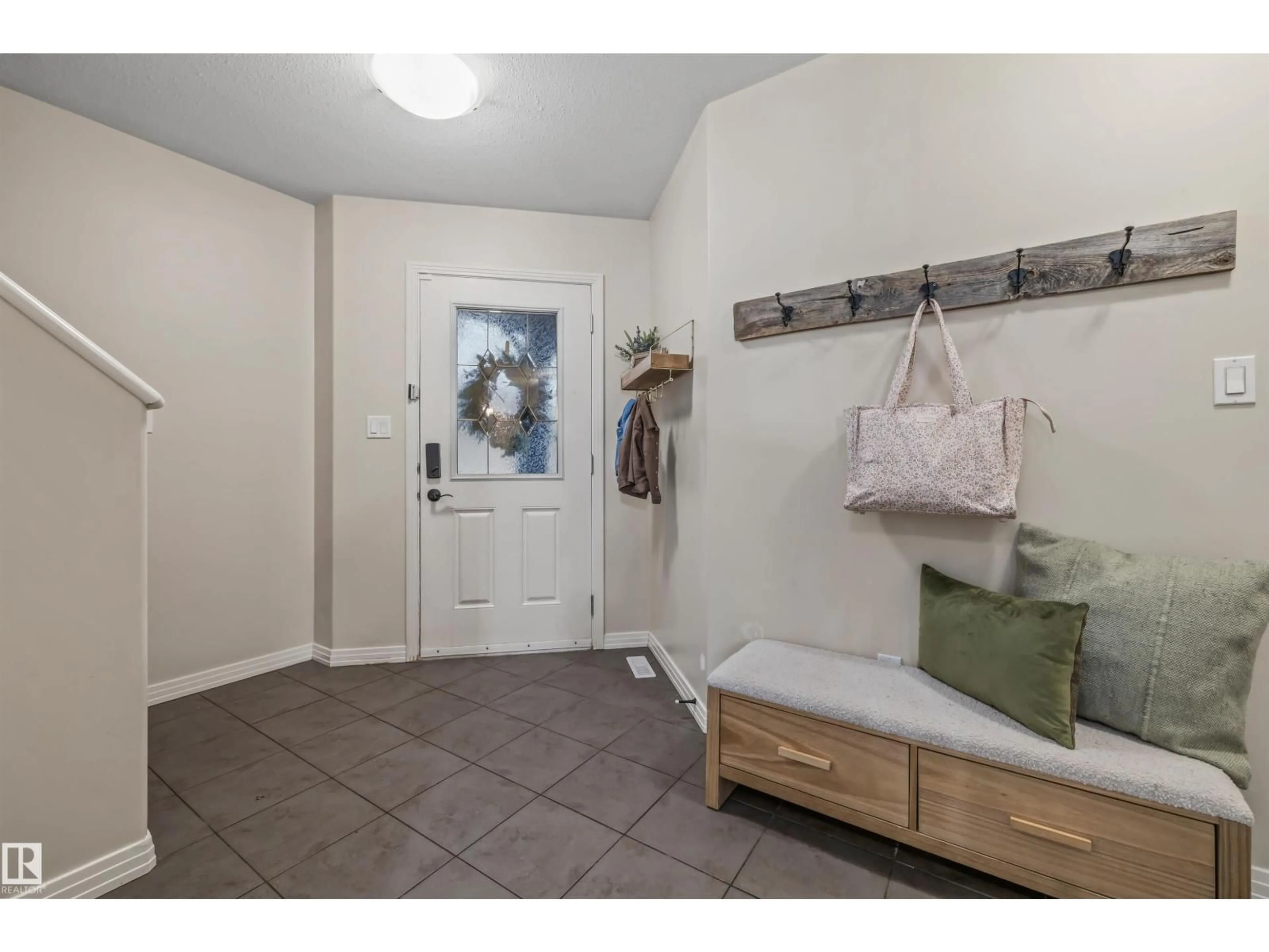 Indoor entryway for 78 RED CANYON WY, Fort Saskatchewan Alberta T8L0E7