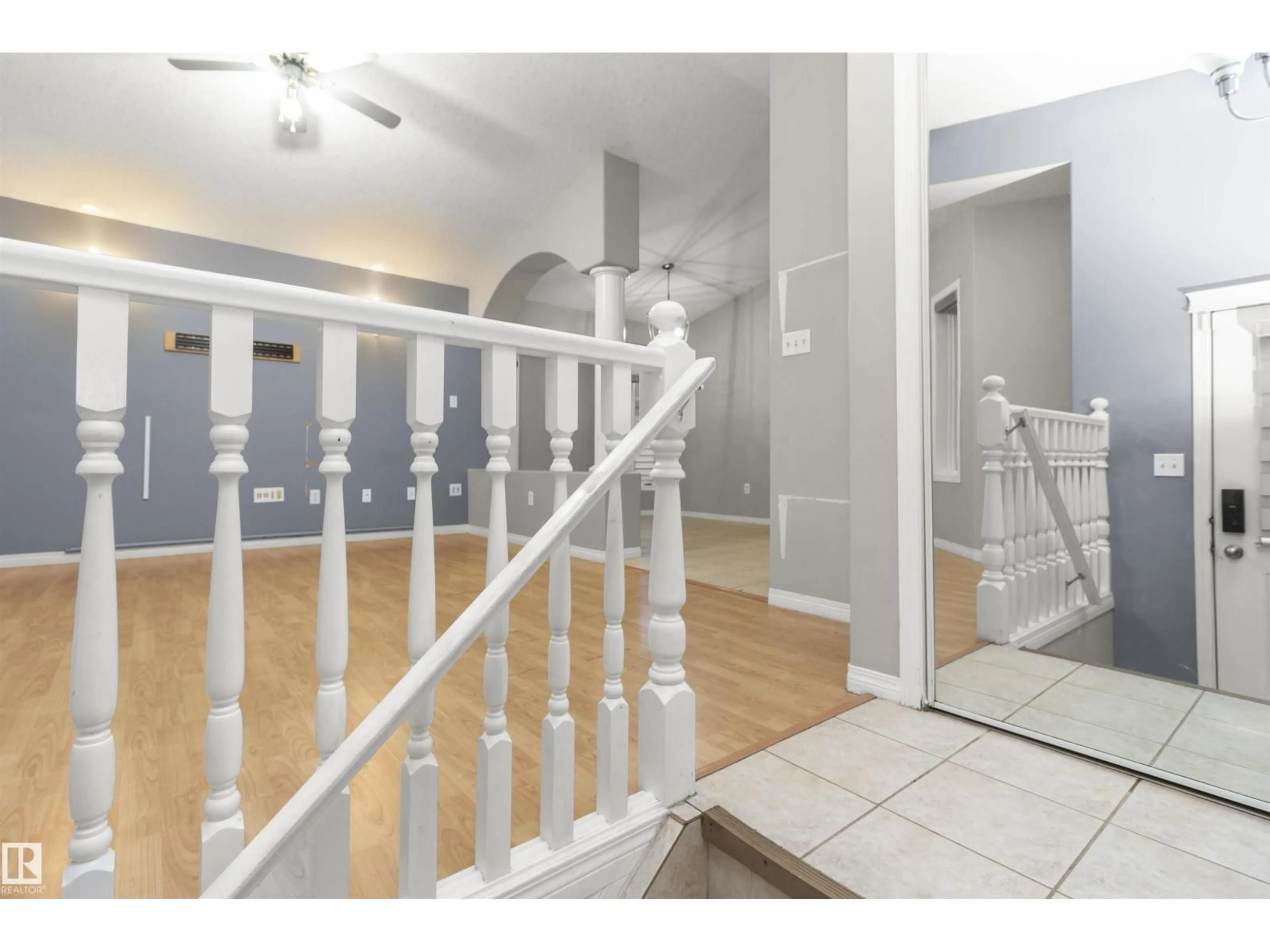Indoor foyer for 11517 83 ST, Edmonton Alberta T5B2Y6
