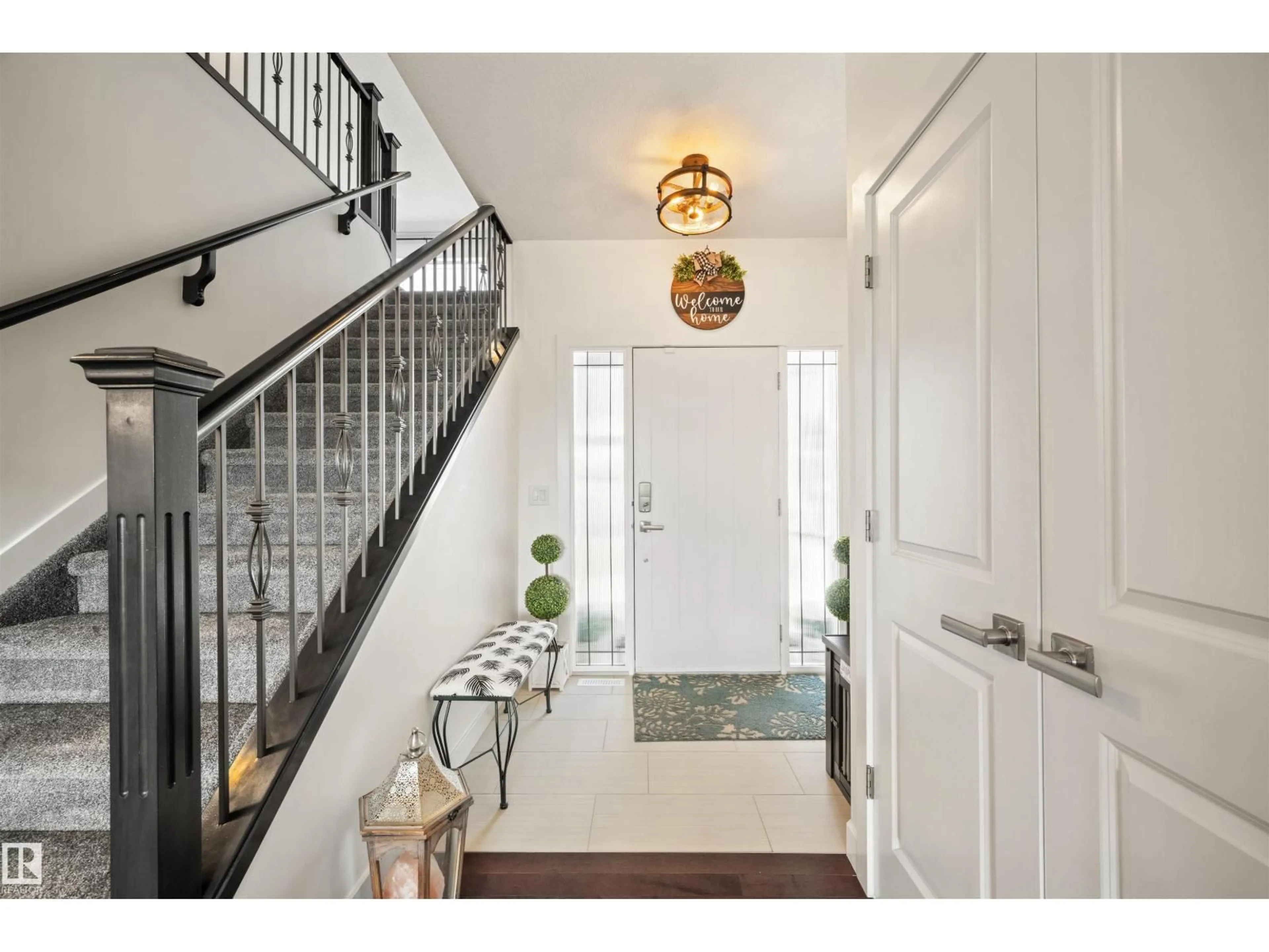Indoor entryway for 9629 106 AV, Morinville Alberta T8R0E8