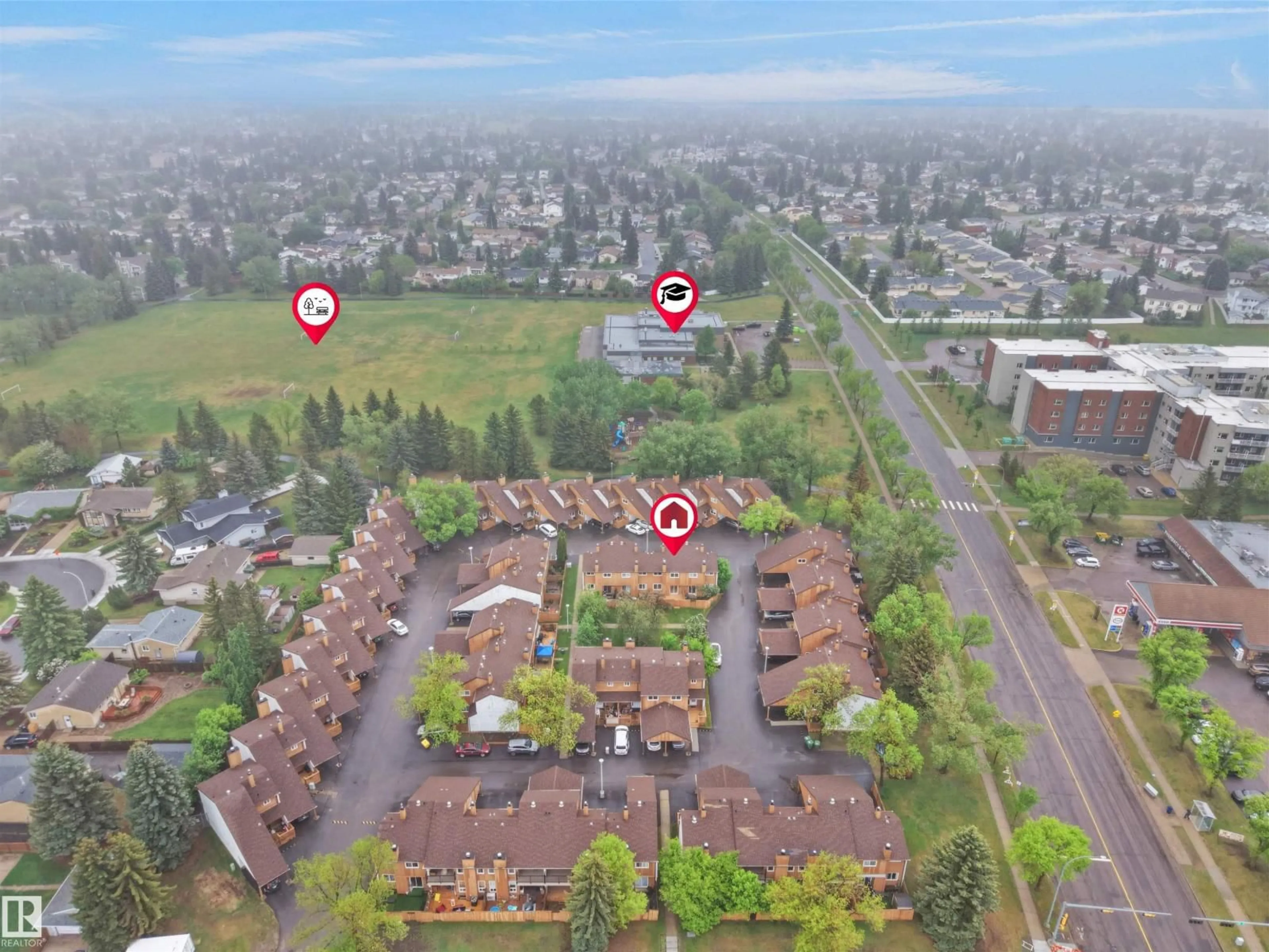 A pic from outside/outdoor area/front of a property/back of a property/a pic from drone, unknown for 6096 MILL WOODS RD, Edmonton Alberta T6L1N5