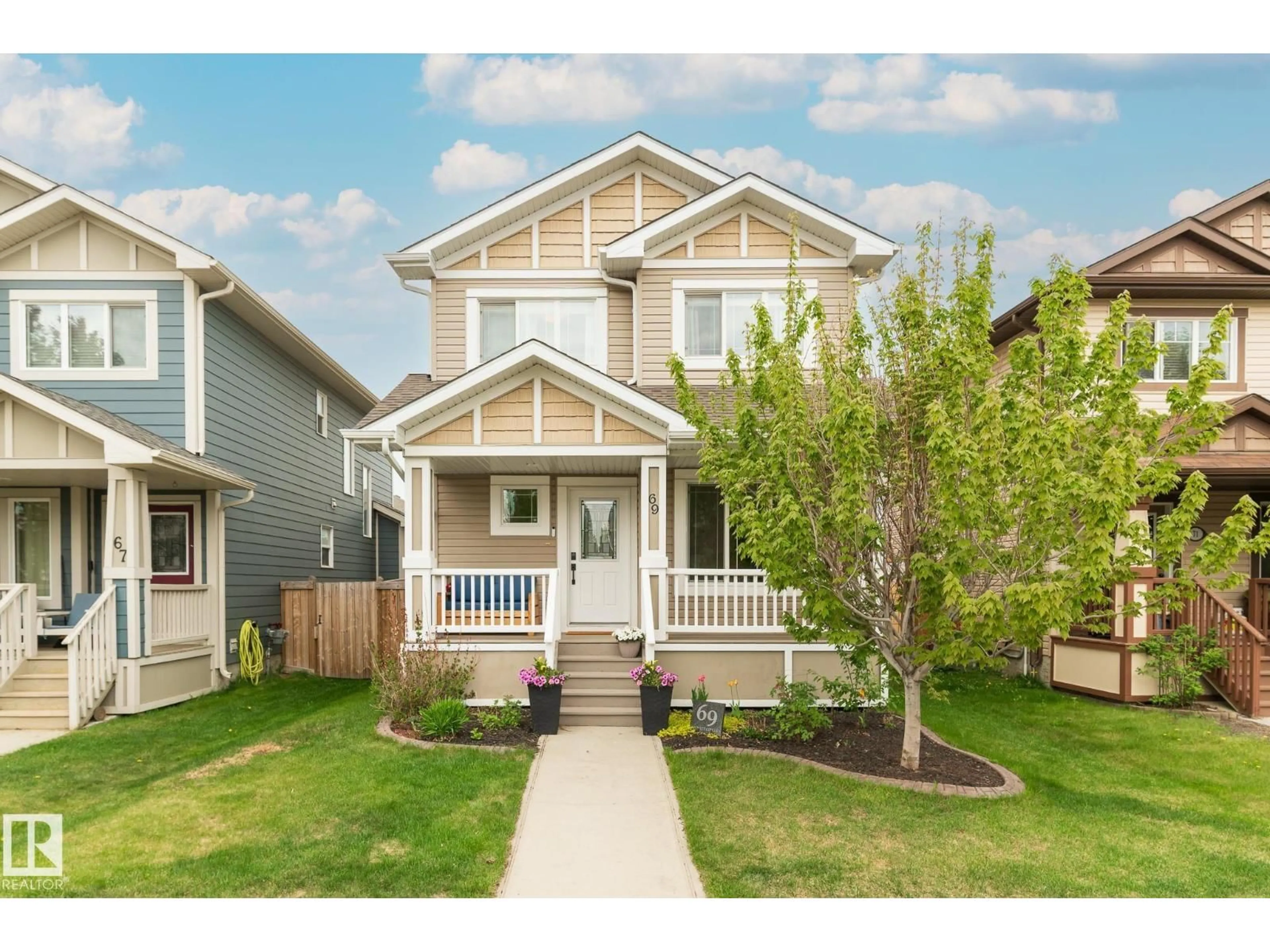 Home with vinyl exterior material, street for 69 HEWITT CI, Spruce Grove Alberta T7X3A6
