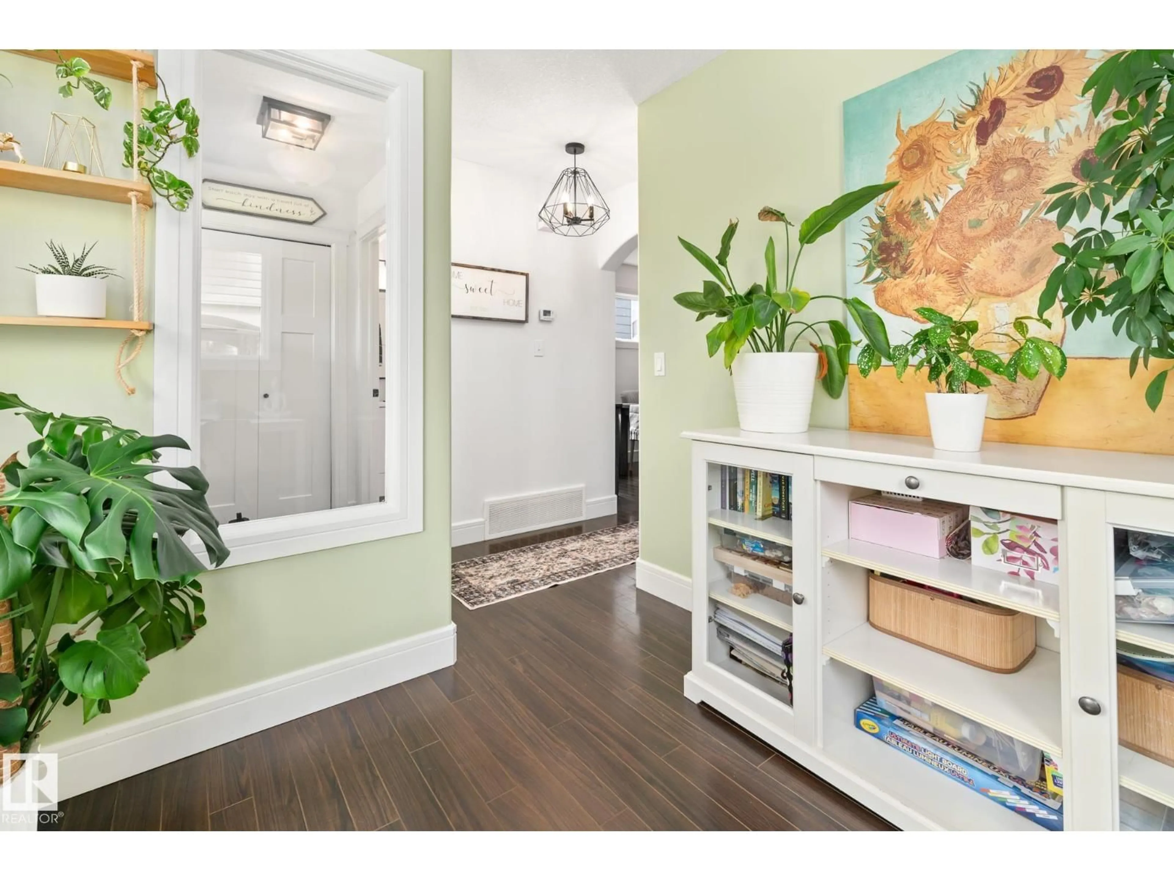 Indoor entryway for 69 HEWITT CI, Spruce Grove Alberta T7X3A6