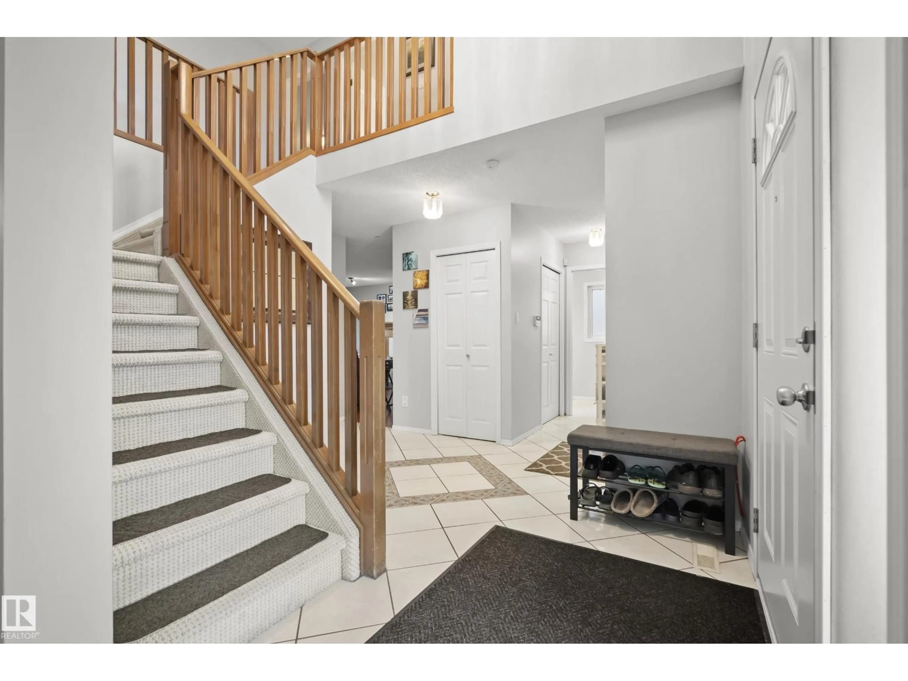 Indoor foyer for NW - 15503 62 ST, Edmonton Alberta T5Y2N1