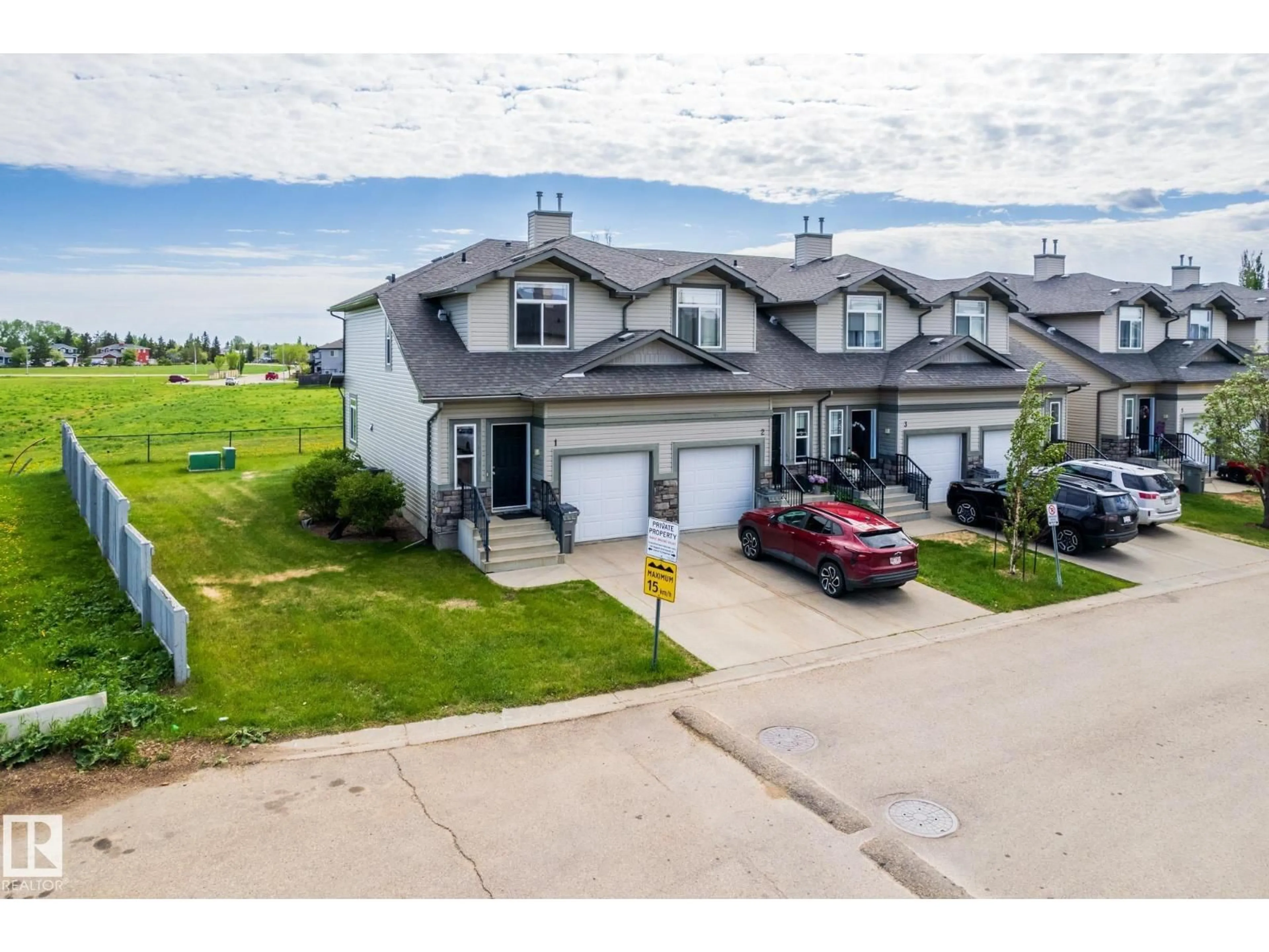 A pic from outside/outdoor area/front of a property/back of a property/a pic from drone, unknown for 9511 102 AV, Morinville Alberta T8R0C6