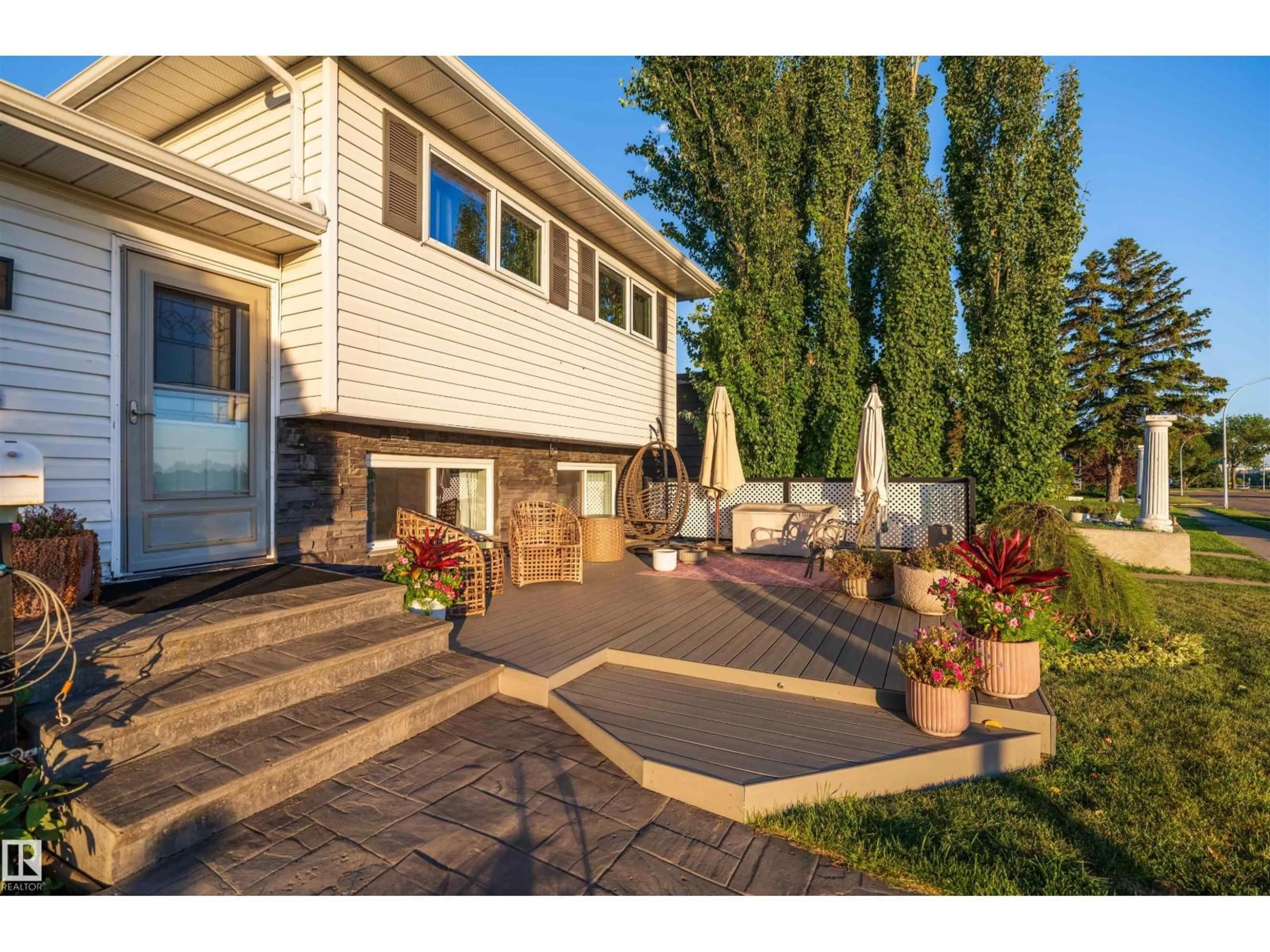 Patio, street for 3814 ADA BV, Edmonton Alberta T5W4M4