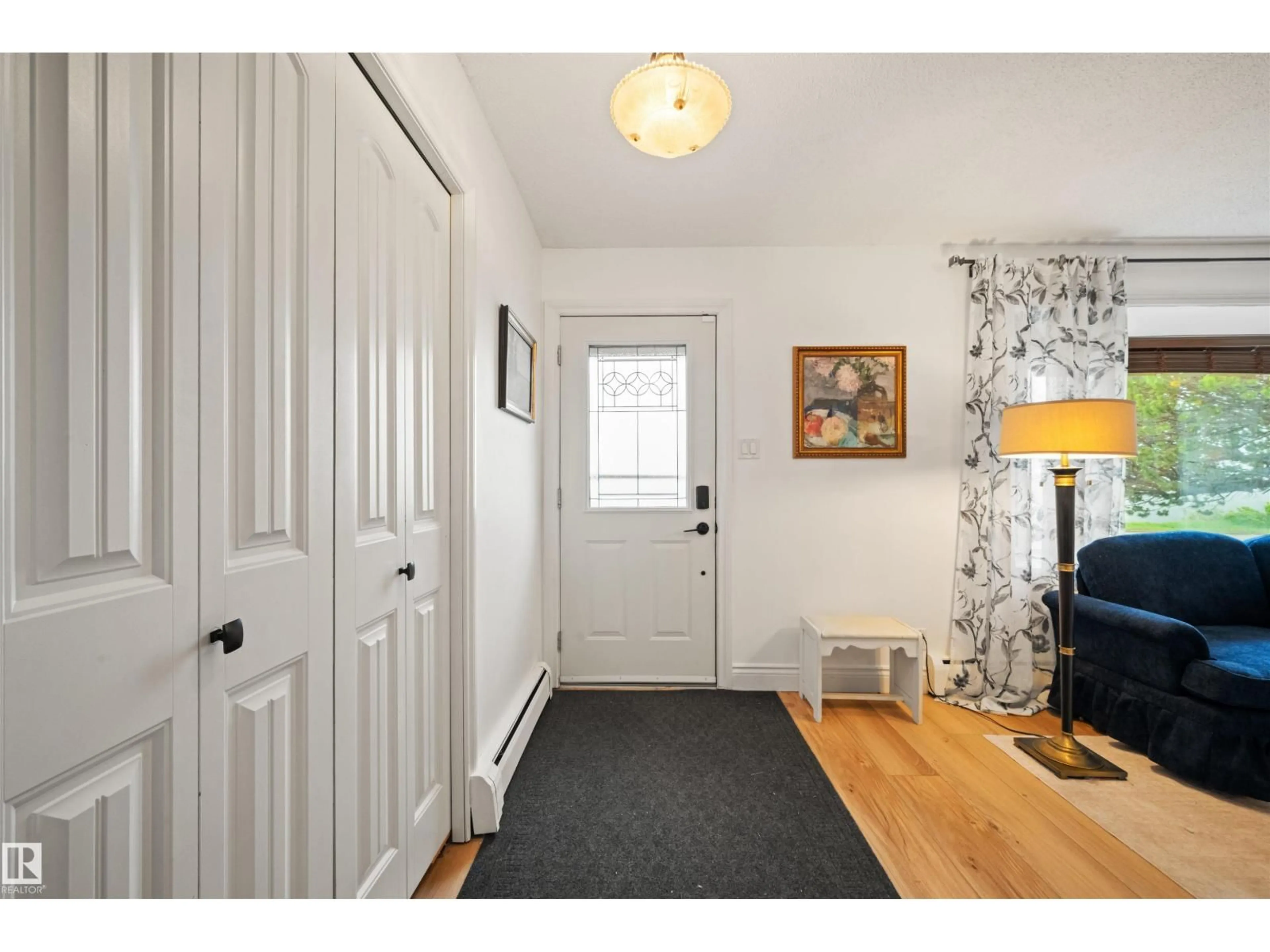 Indoor entryway for 3814 ADA BV, Edmonton Alberta T5W4M4