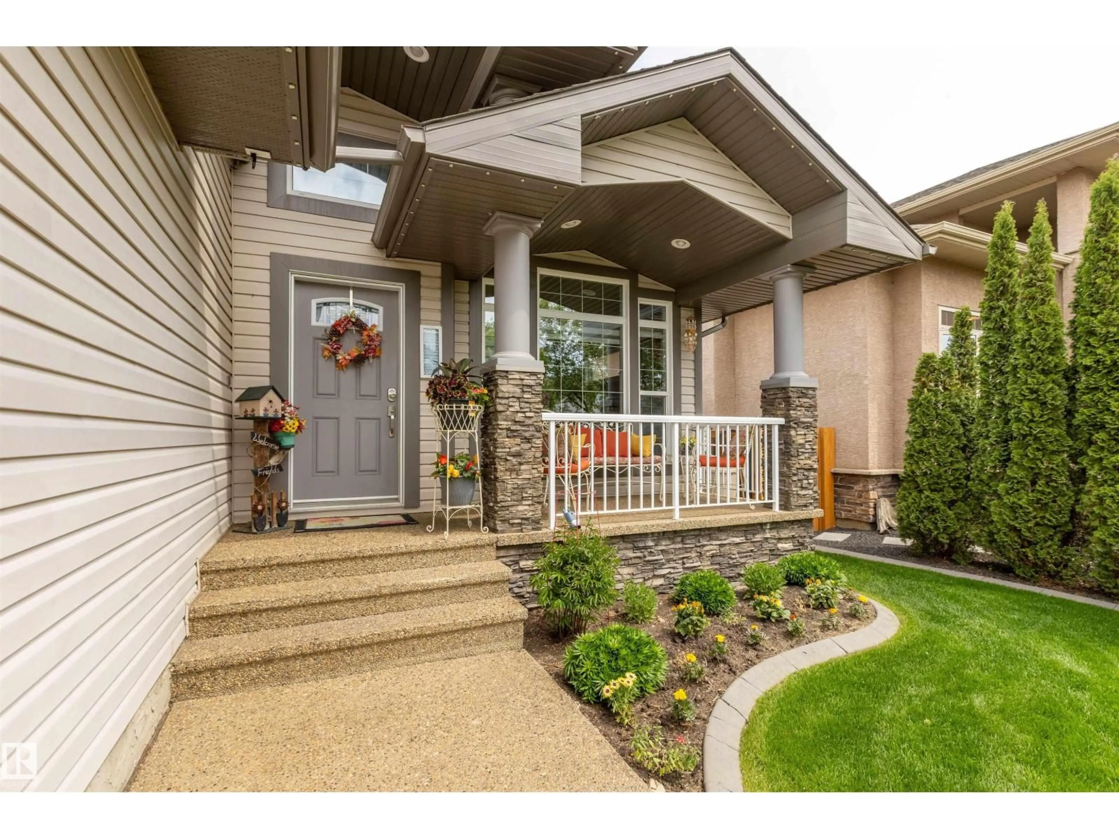 Indoor entryway for 10415 97 ST, Morinville Alberta T8R0B8