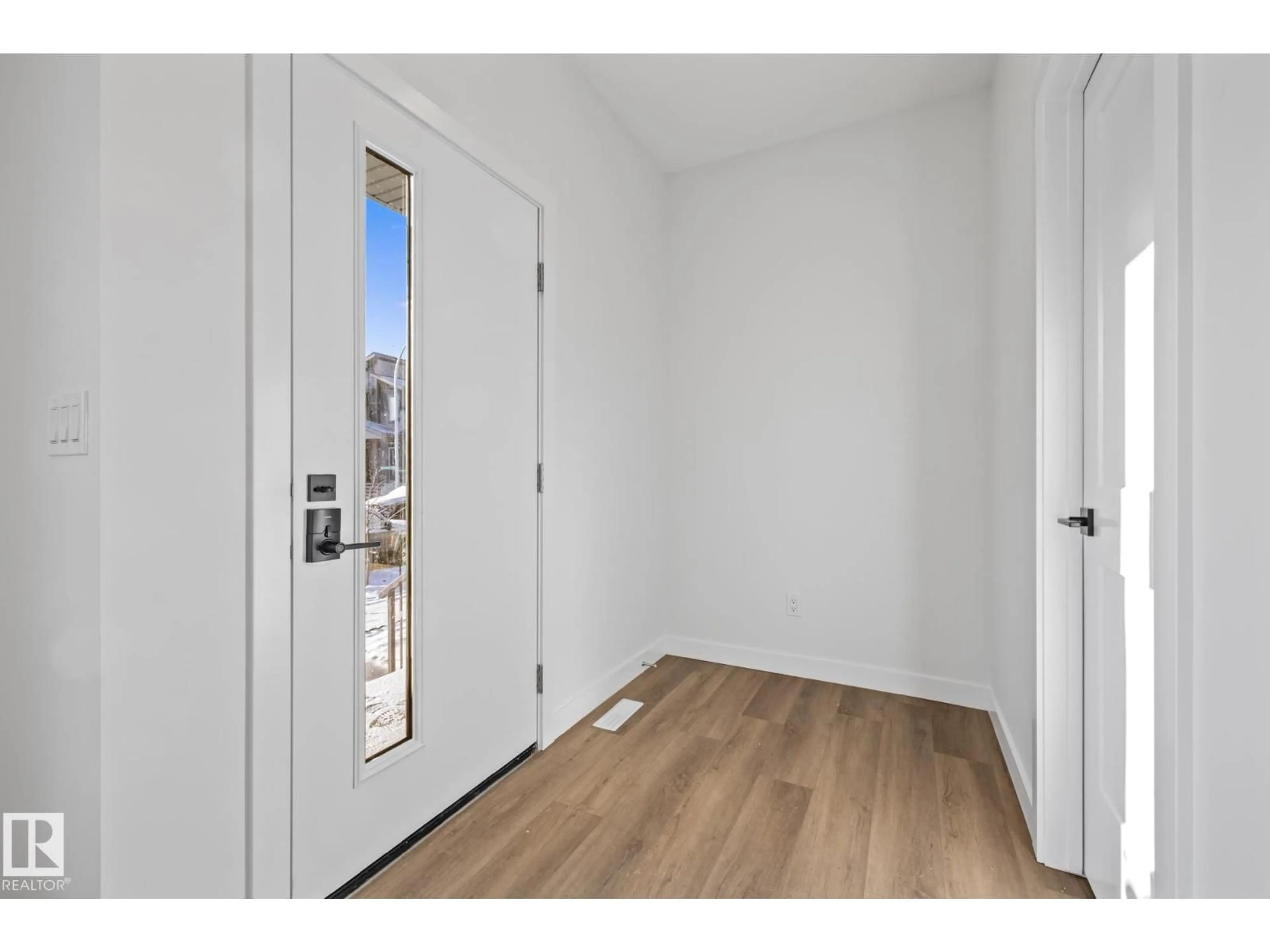 Indoor entryway for 206 STARLING, Fort Saskatchewan Alberta T8L0X9