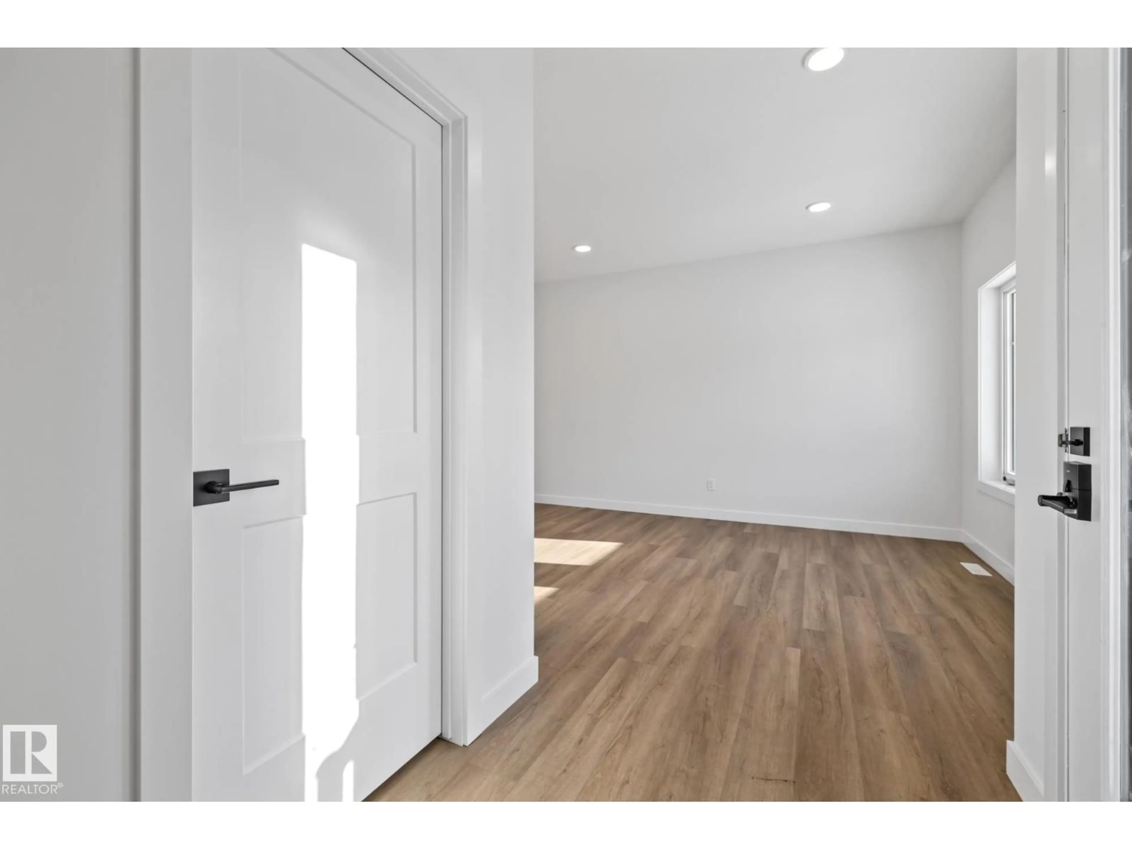 Indoor entryway for 206 STARLING, Fort Saskatchewan Alberta T8L0X9