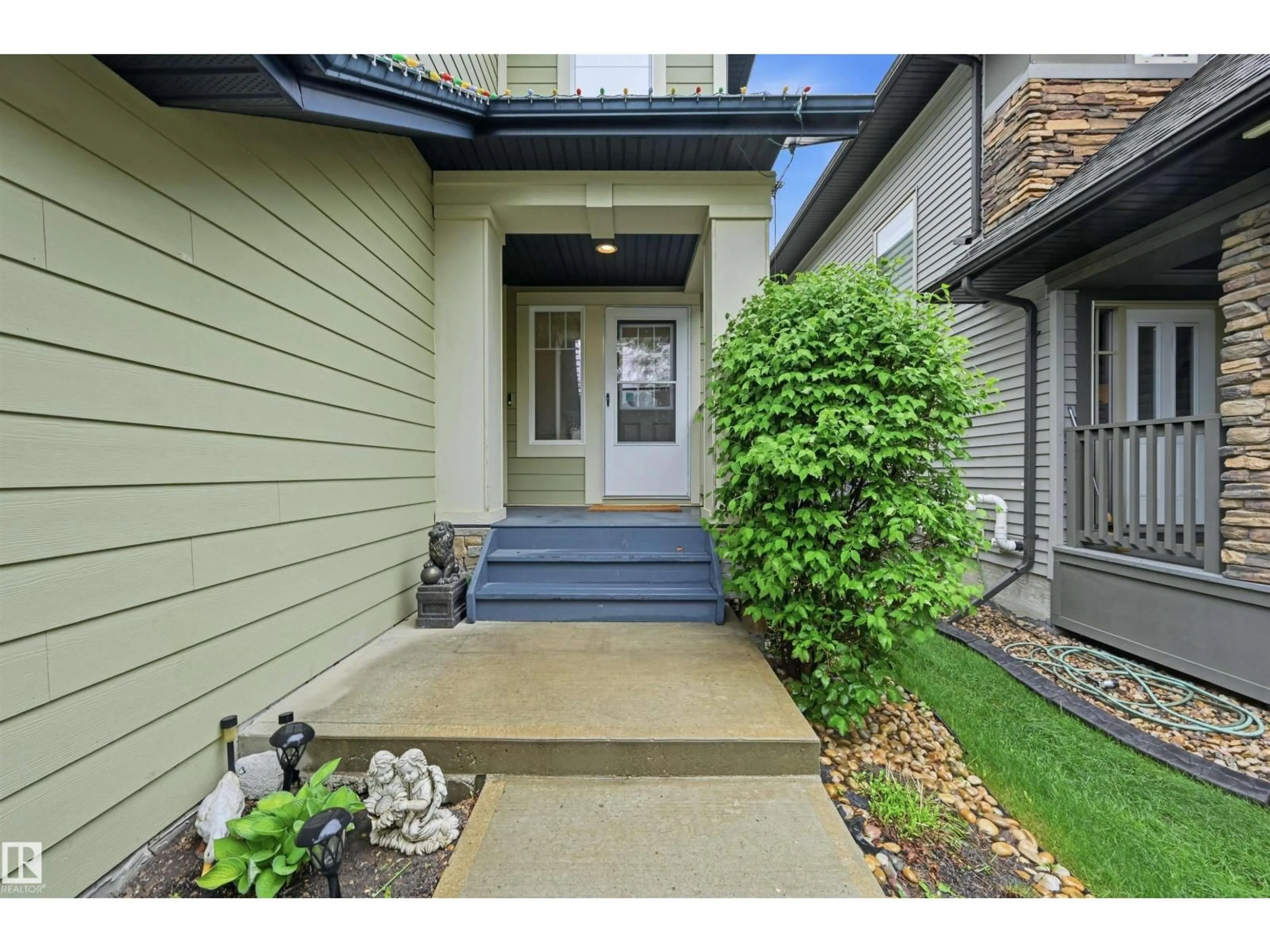 Indoor entryway for 478 AINSLIE CR, Edmonton Alberta T6W0H7