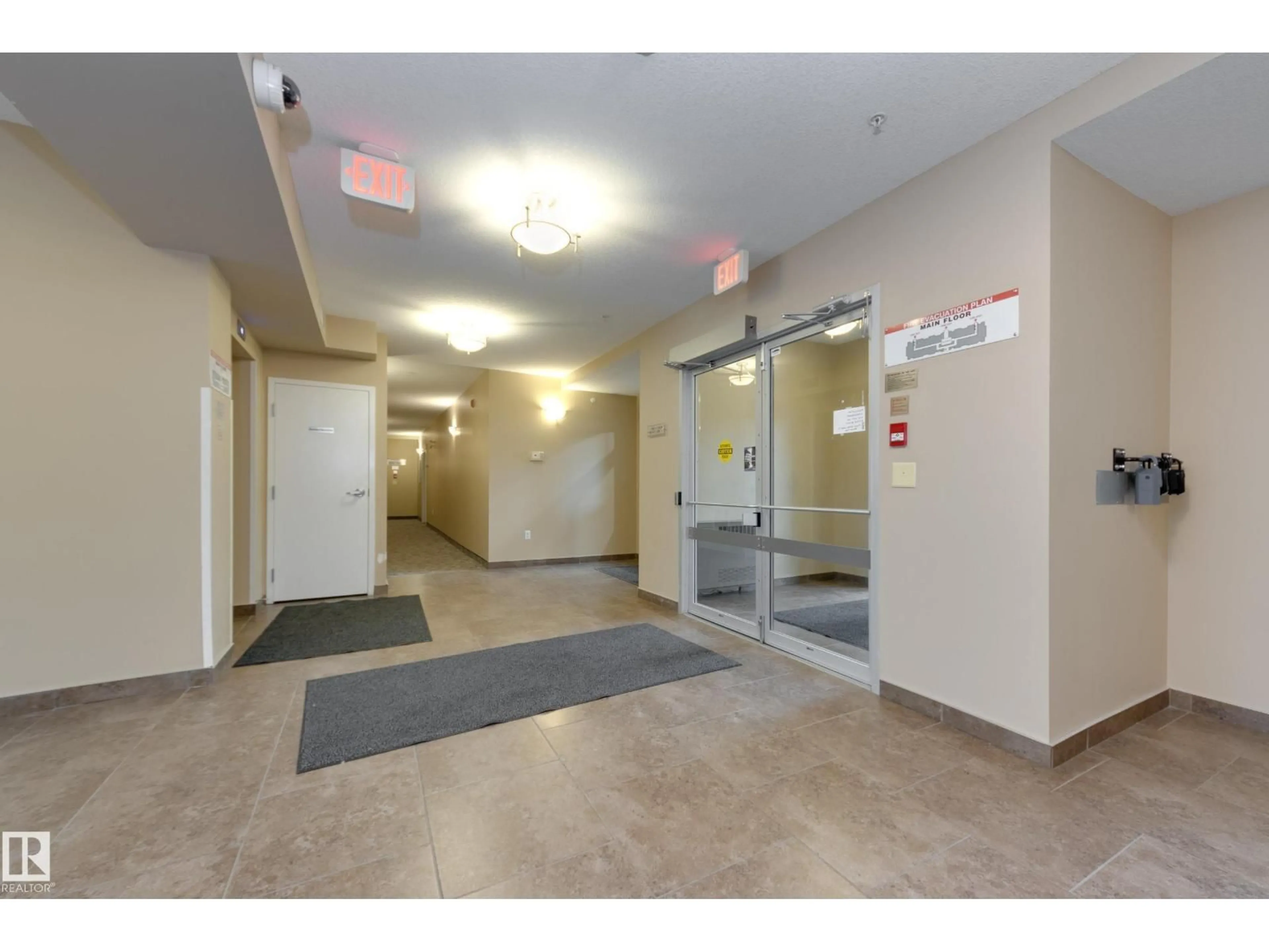 Indoor foyer for #302 - 8730 82 AV, Edmonton Alberta T6C0Z1