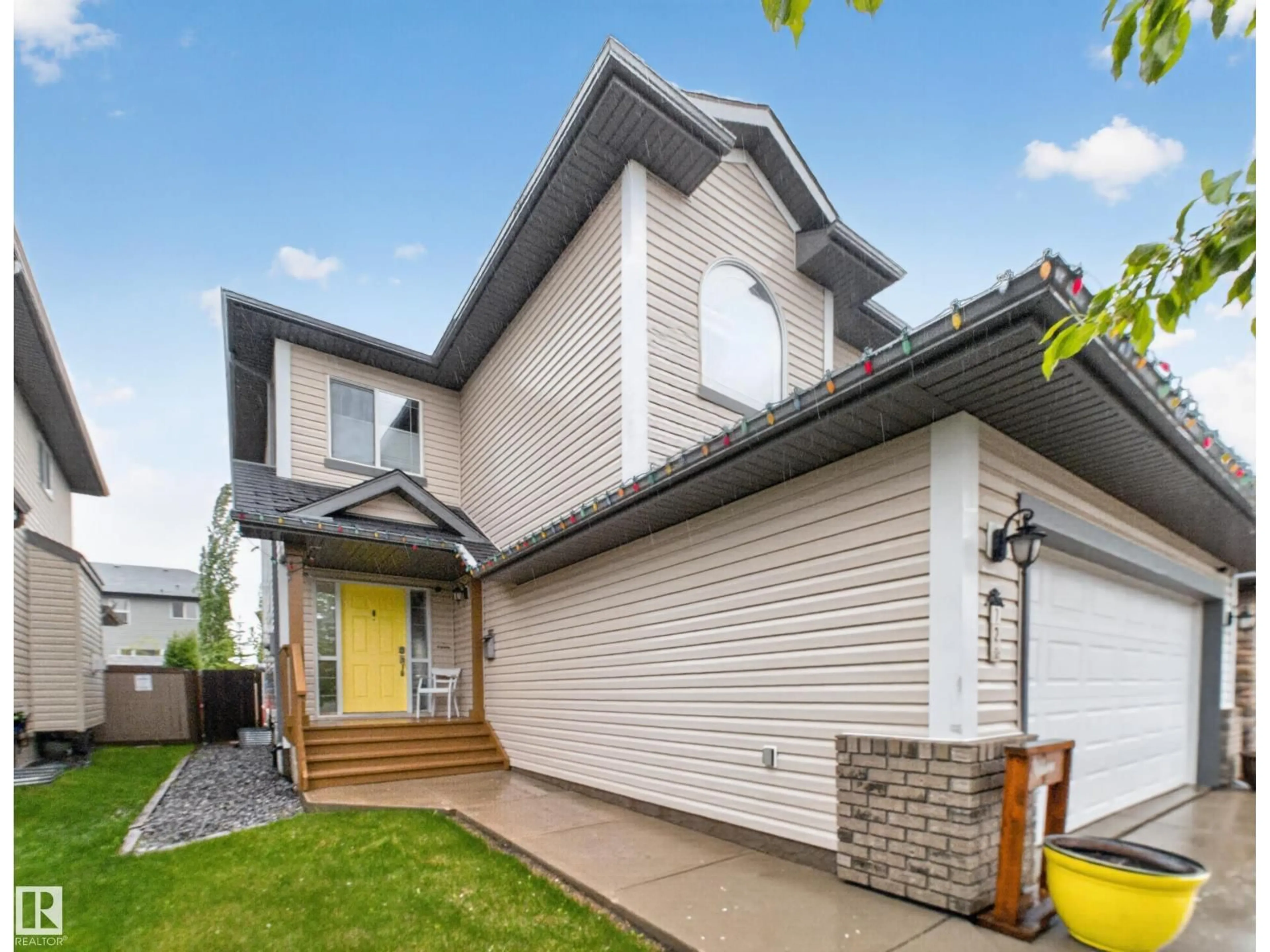 Home with vinyl exterior material, street for 72 FOXBORO RU, Sherwood Park Alberta T8A6N9