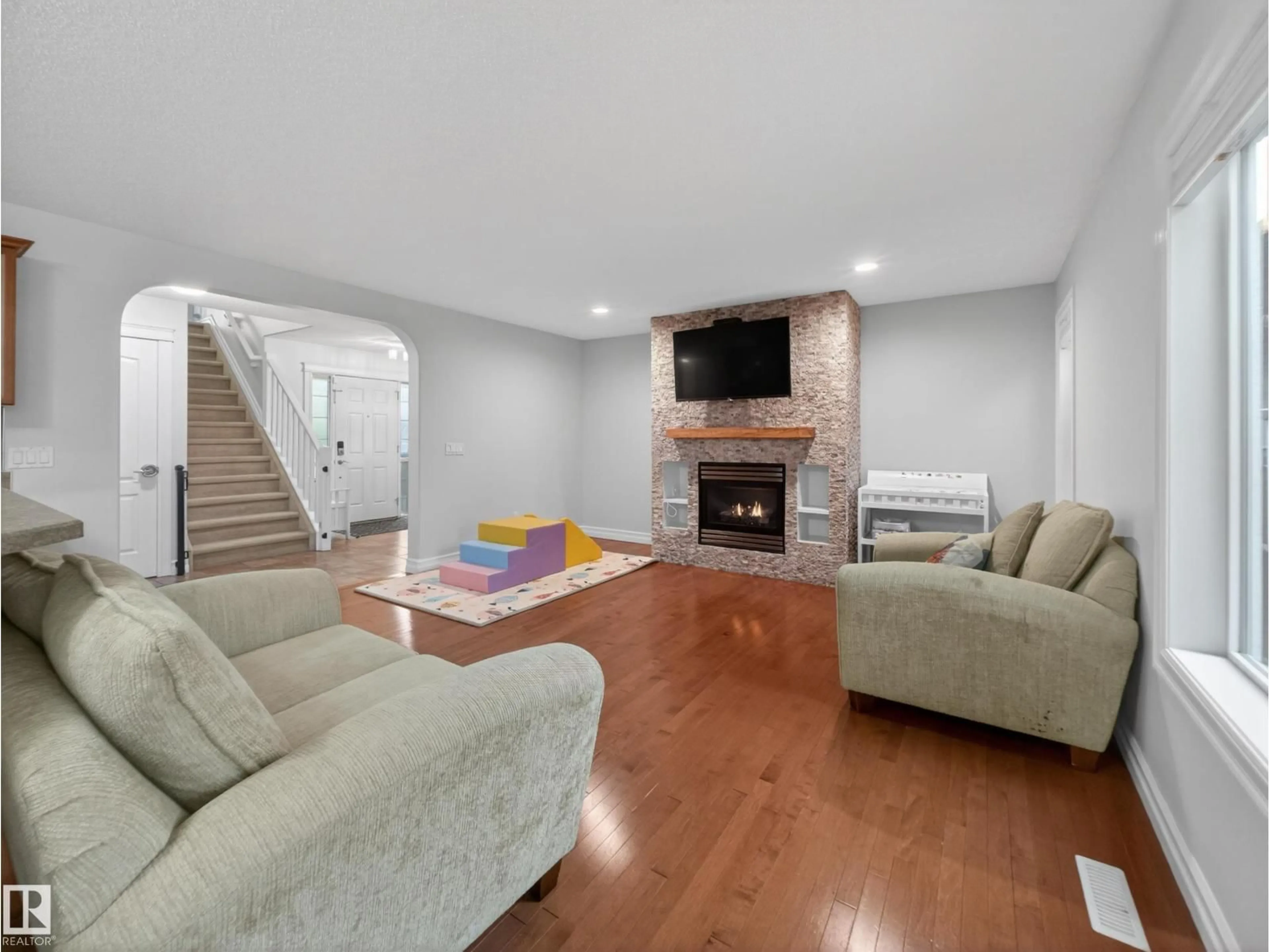 Living room with furniture, unknown for 72 FOXBORO RU, Sherwood Park Alberta T8A6N9
