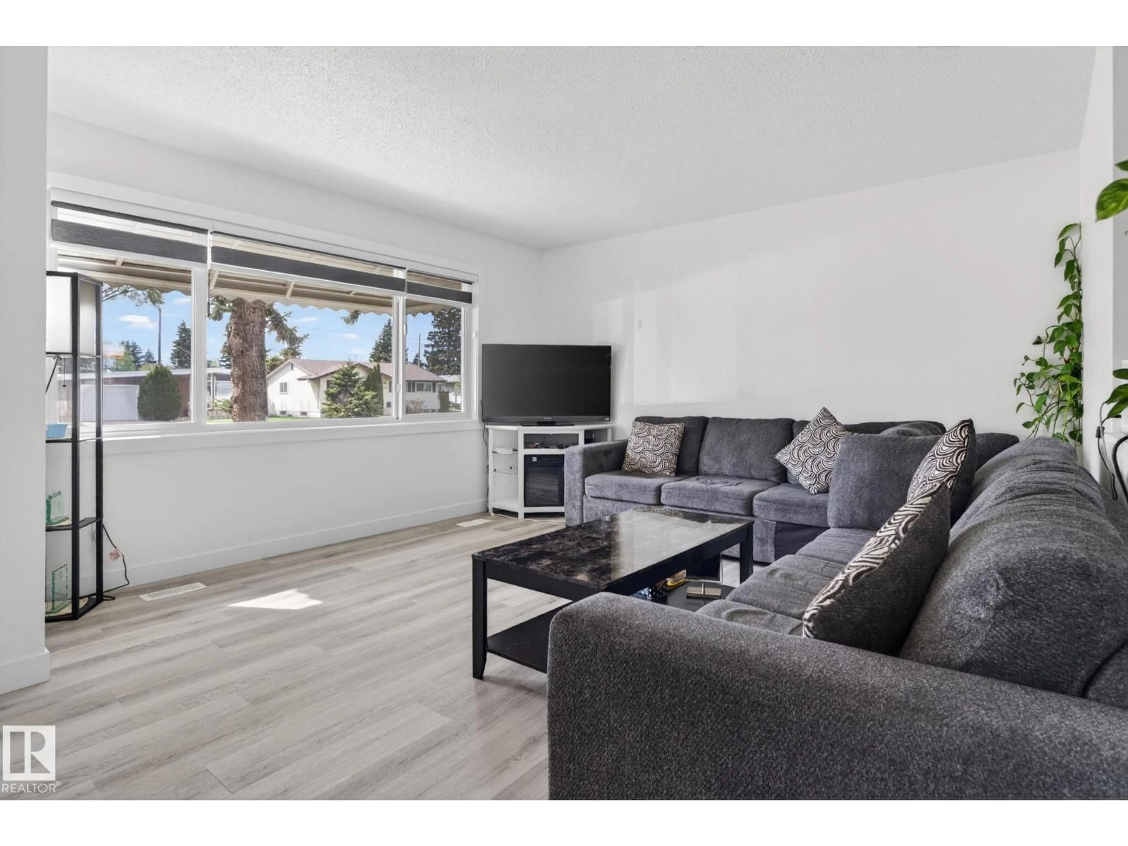 Living room with furniture, wood/laminate floor for 13433 101 ST, Edmonton Alberta T5E4G5
