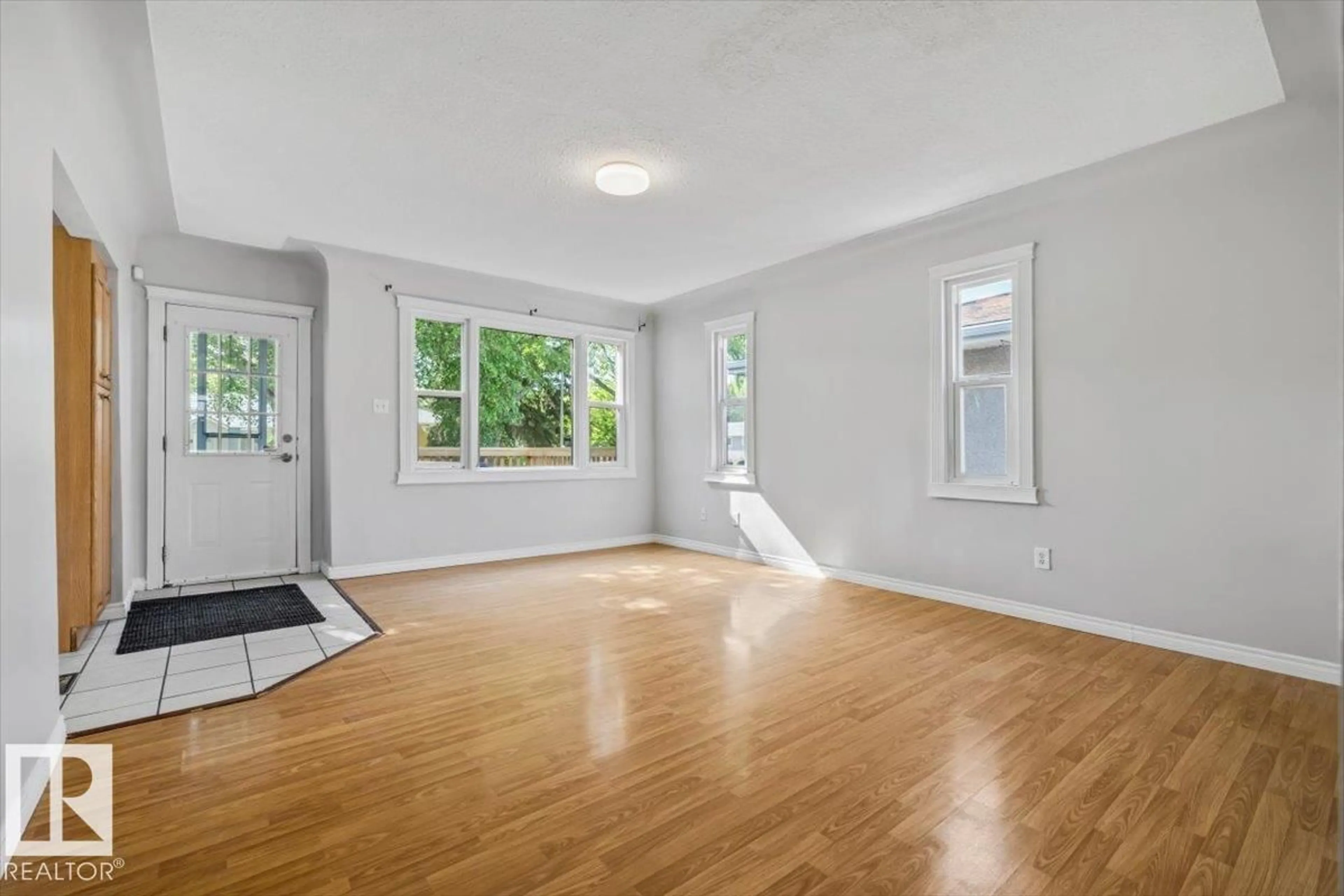 A pic of a room for NW - 11241 84 ST, Edmonton Alberta T5B3B1