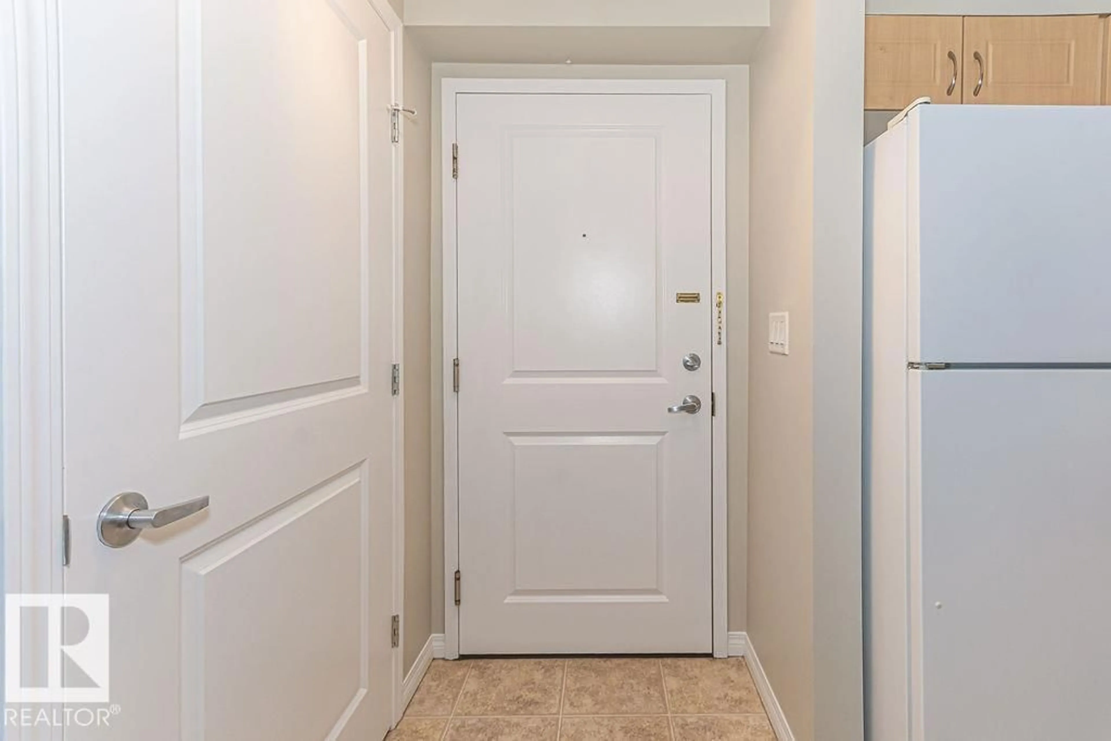 Indoor entryway for #311 - 11453 ELLERSLIE RD, Edmonton Alberta T6W1T3