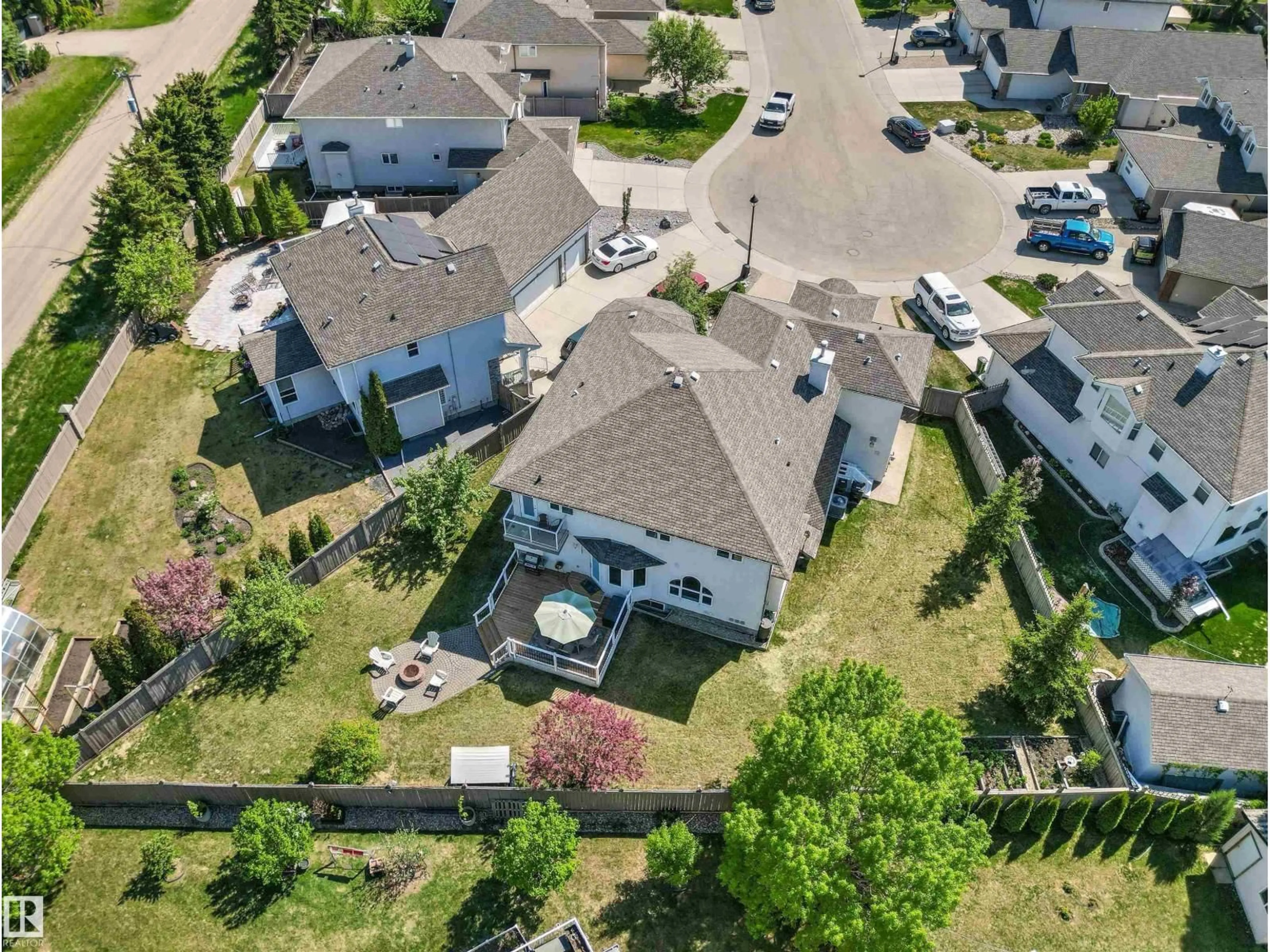 A pic from outside/outdoor area/front of a property/back of a property/a pic from drone, street for SW - 703 107A ST, Edmonton Alberta T6W1G4