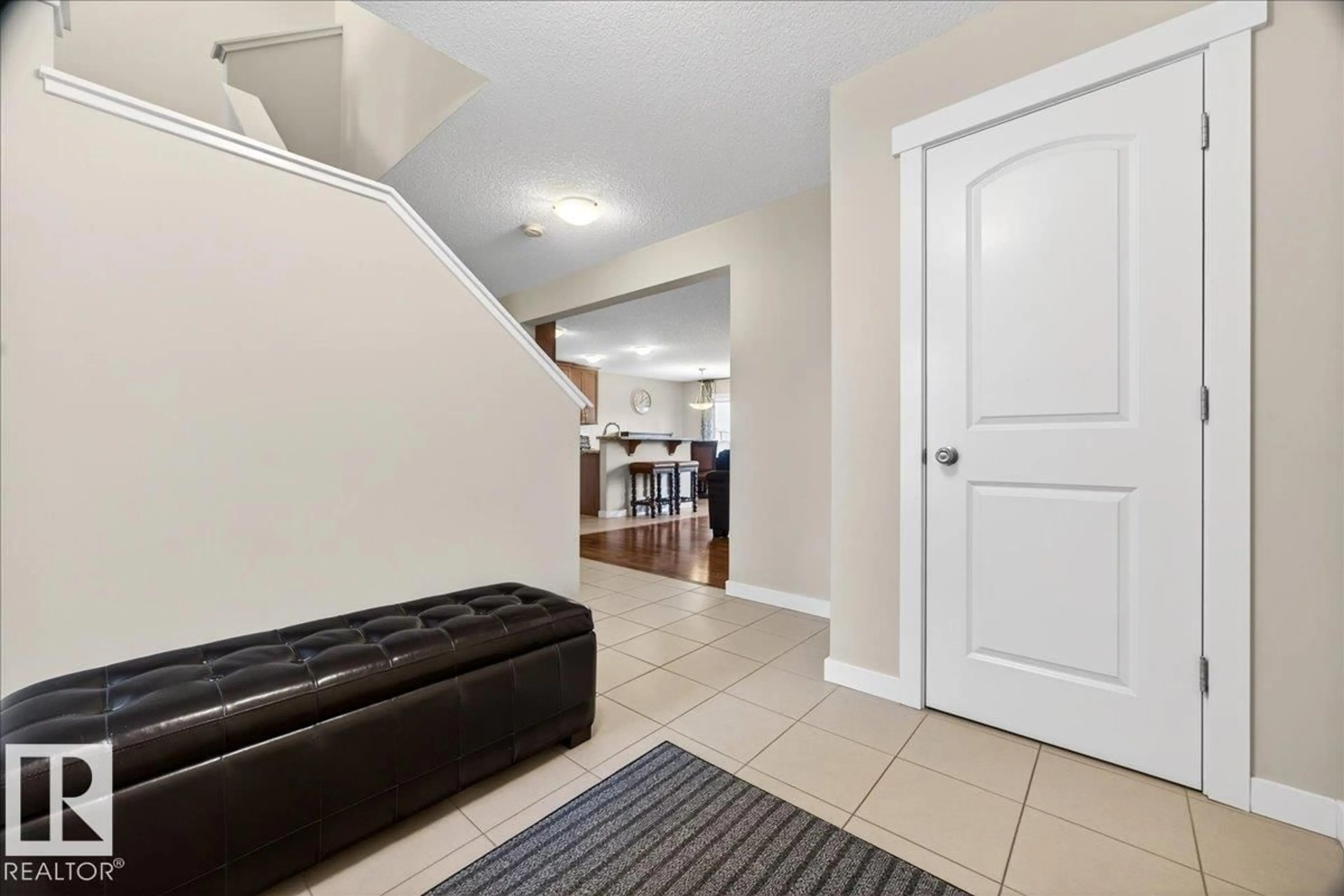 Indoor entryway for 1820 86 ST, Edmonton Alberta T6X1J4