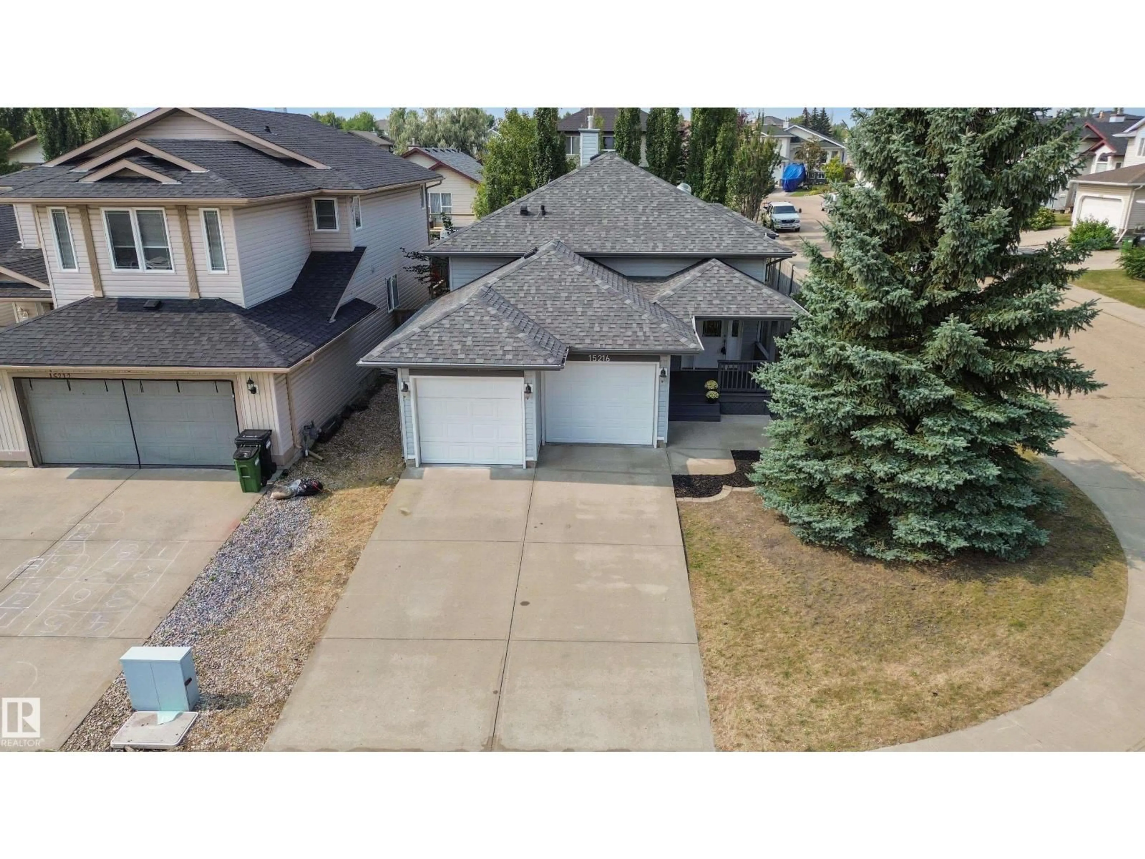 A pic from outside/outdoor area/front of a property/back of a property/a pic from drone, street for NW - 15216 49 ST, Edmonton Alberta T5Y3C1