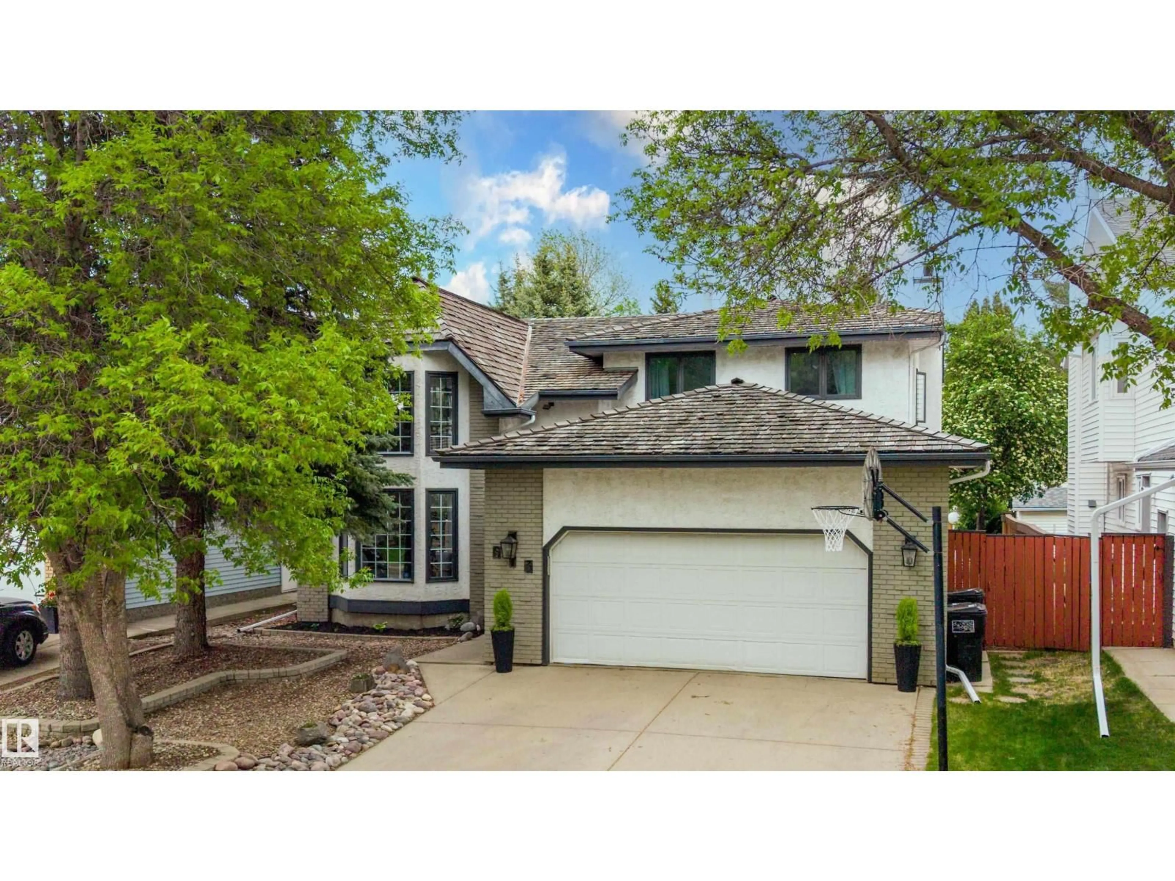 Home with vinyl exterior material, street for 613 HENDERSON ST, Edmonton Alberta T6R1G2