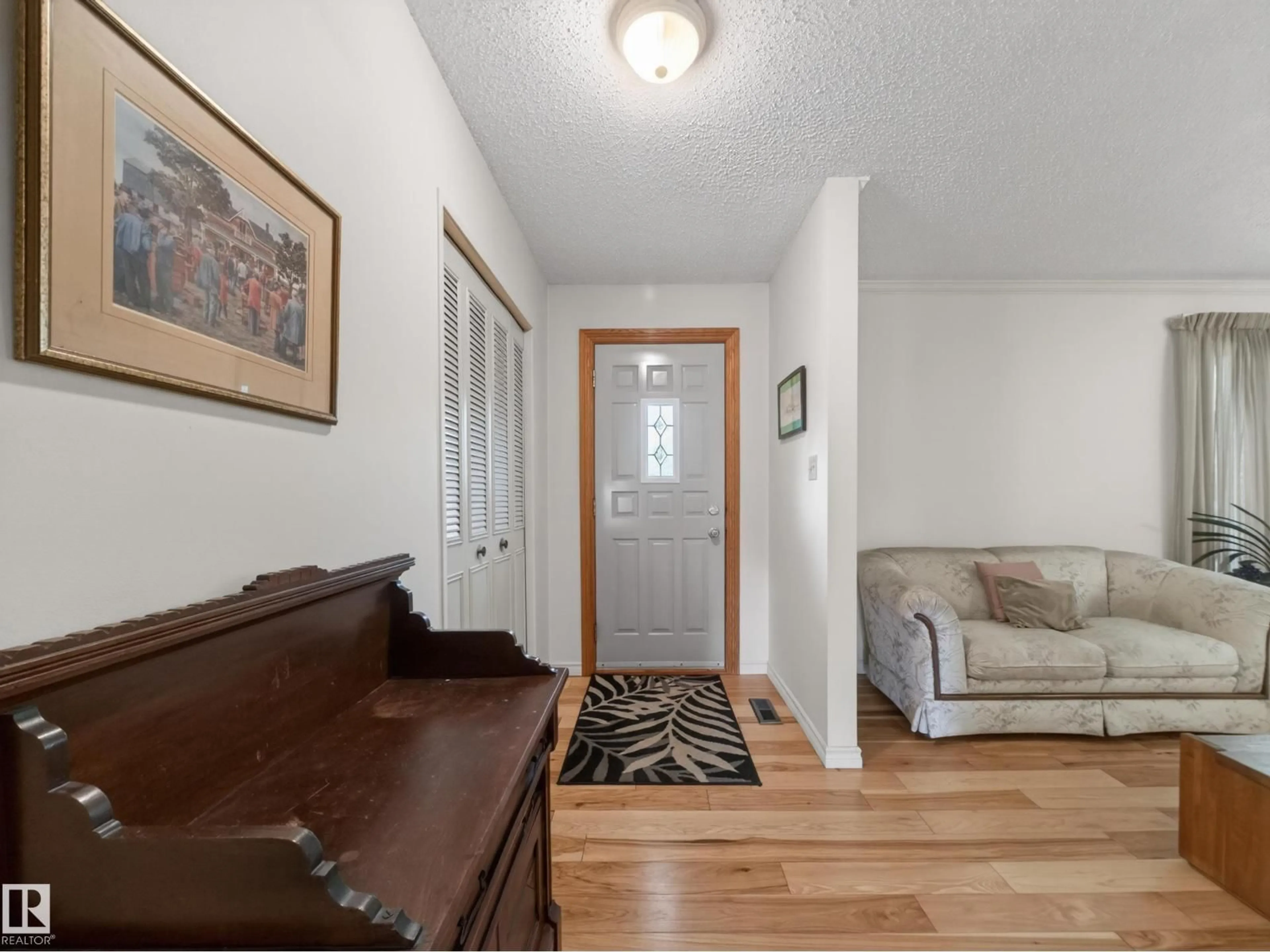 Indoor entryway for NW - 18416 90 AV, Edmonton Alberta T5T1N7