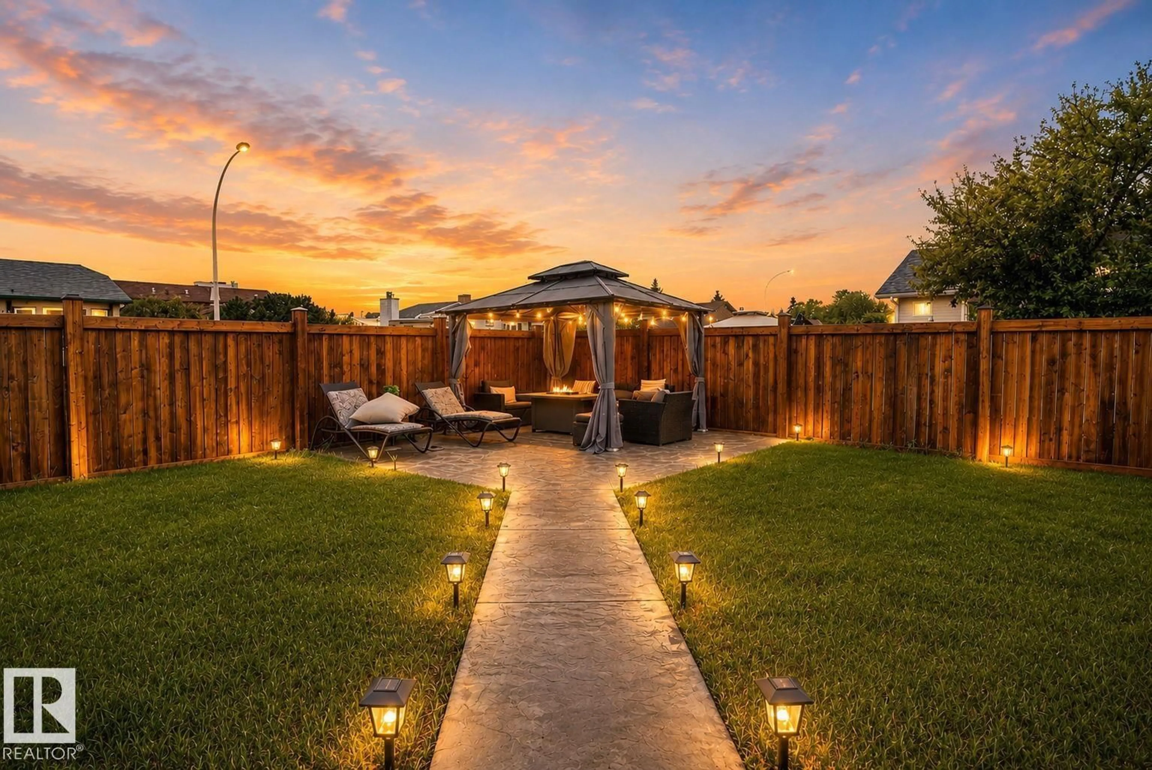 Patio, street for 17404 95 ST, Edmonton Alberta T5Z2B9