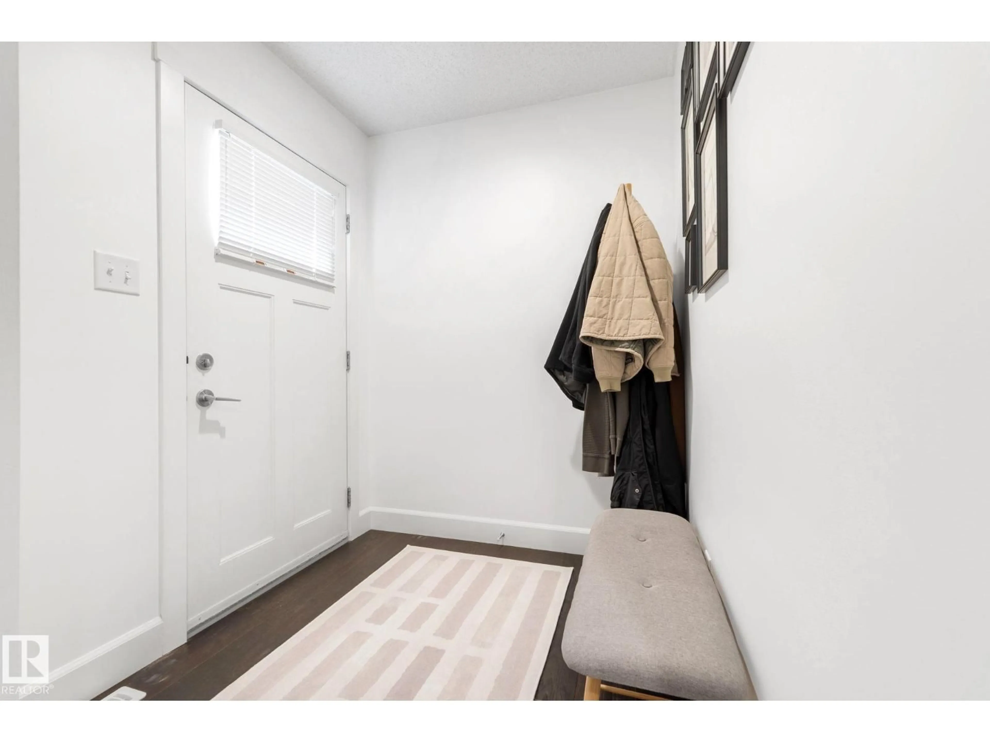 Indoor entryway for 50 VANDERBILT CM, Spruce Grove Alberta T7X0S9