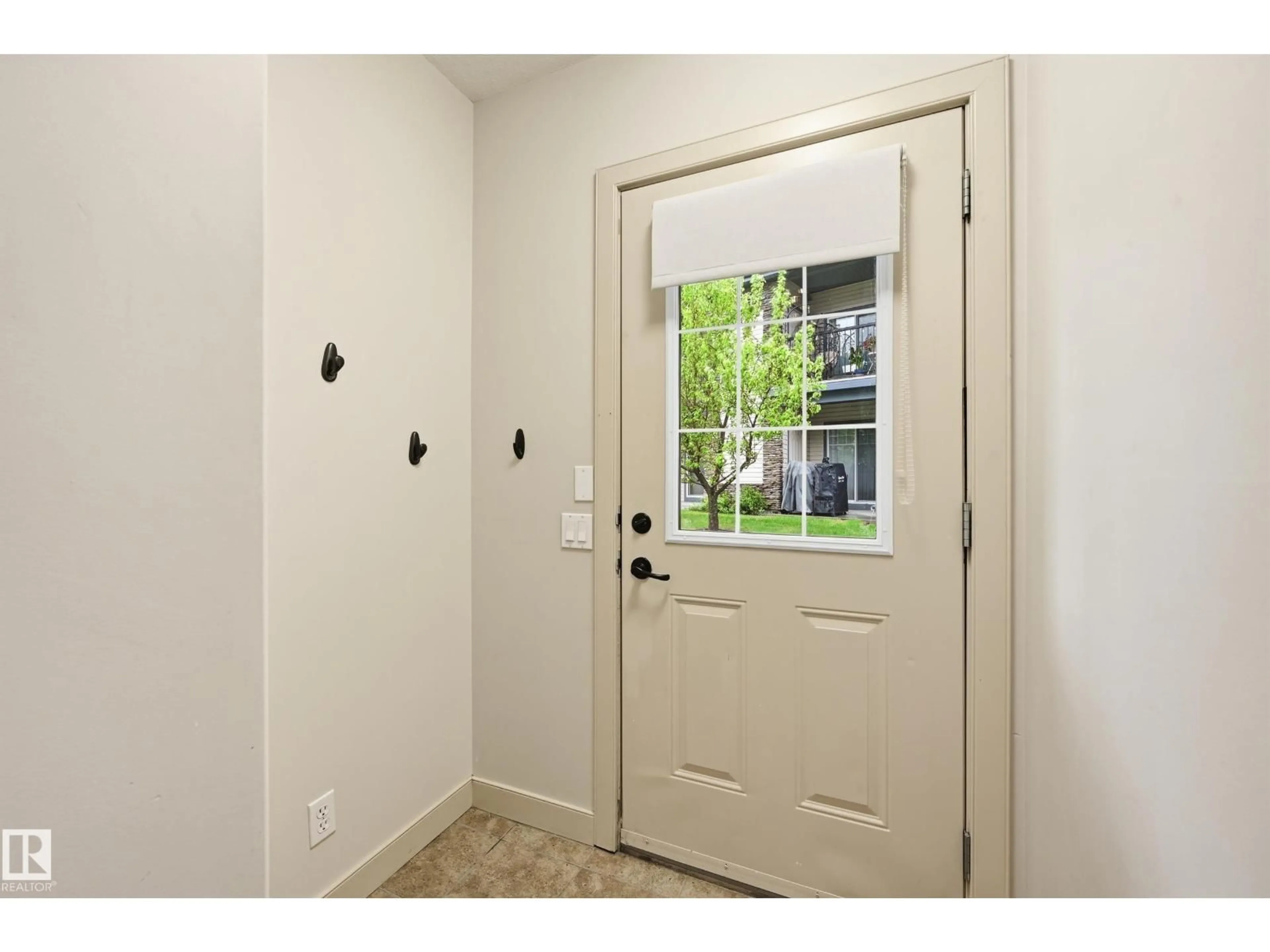 Indoor entryway for 50 - 2565 HANNA CR, Edmonton Alberta T6R3P7