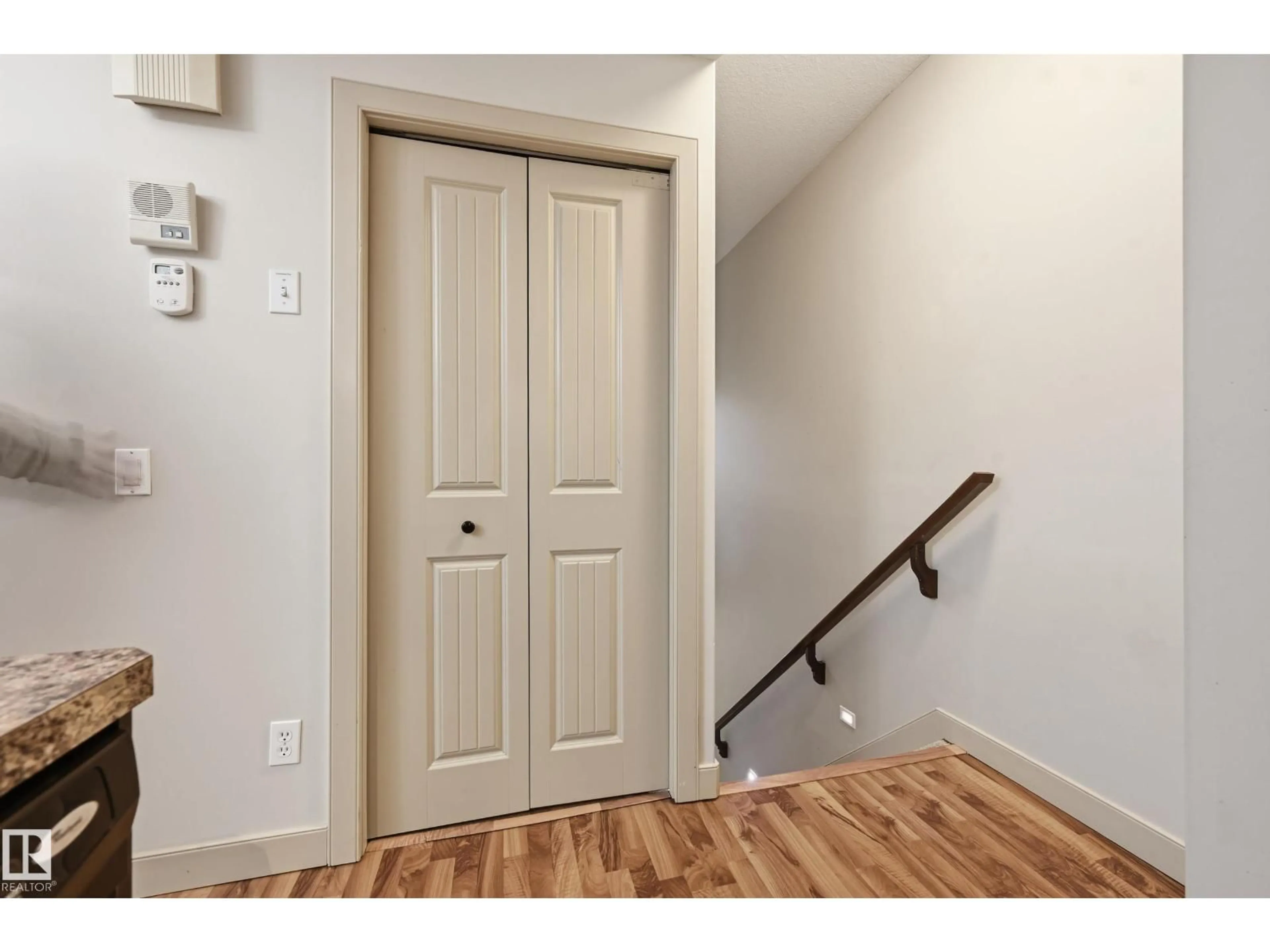 Indoor entryway for 50 - 2565 HANNA CR, Edmonton Alberta T6R3P7