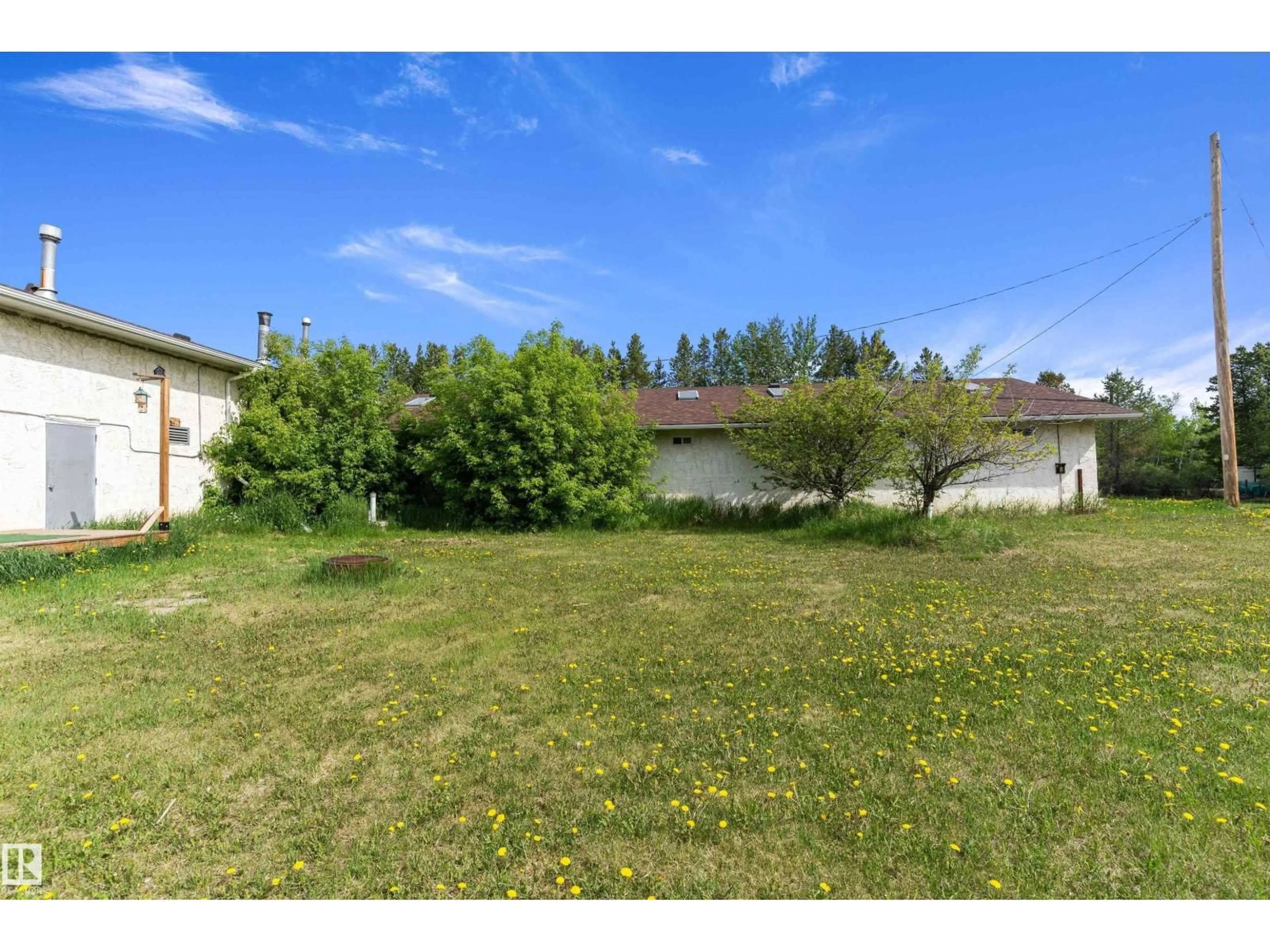 A pic from outside/outdoor area/front of a property/back of a property/a pic from drone, unknown for 20415 QUADRANT AVE, Edmonton Alberta T6M2N8