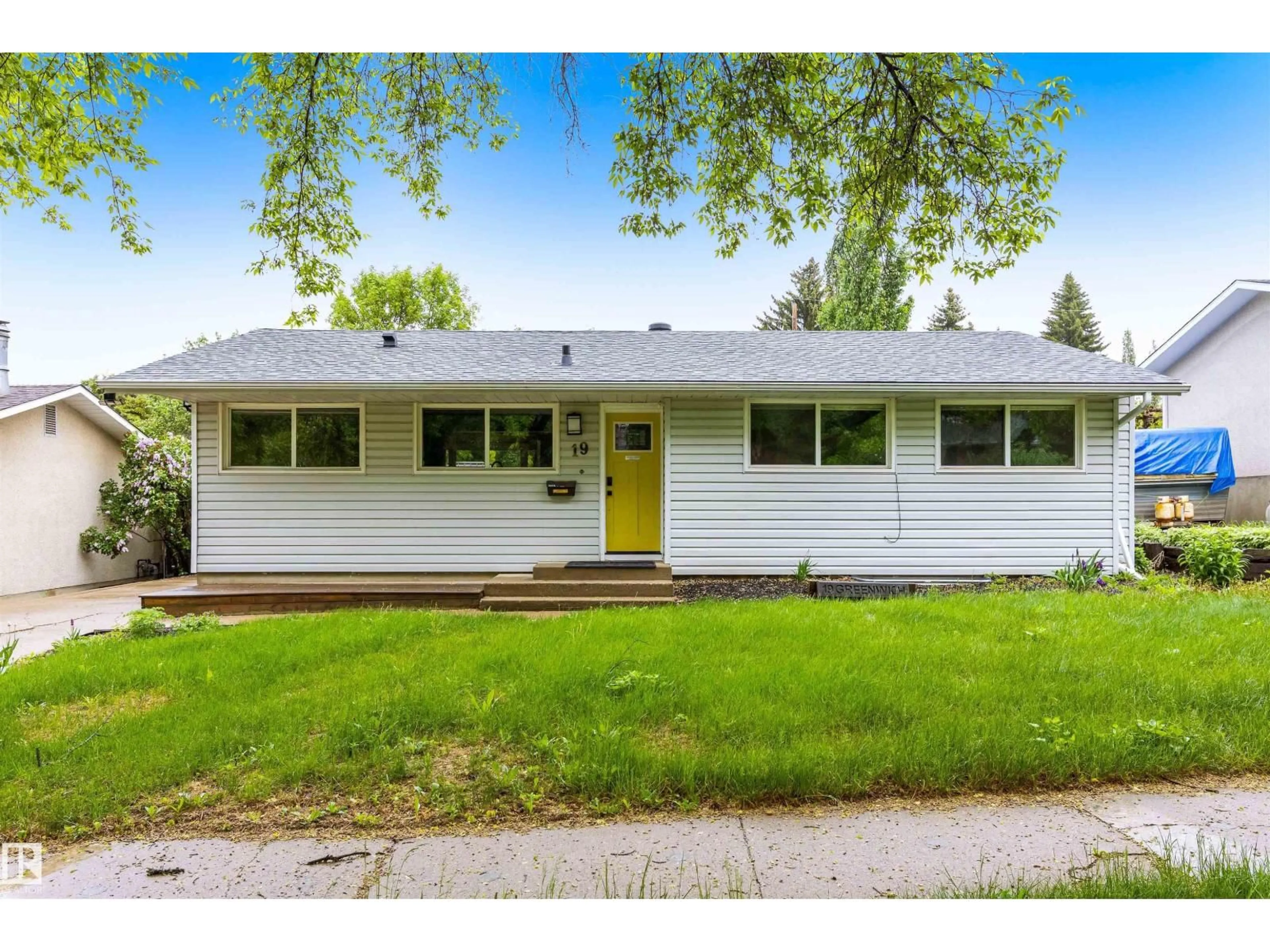 Home with vinyl exterior material, street for 19 GREENWICH CR, St. Albert Alberta T8N0Z5
