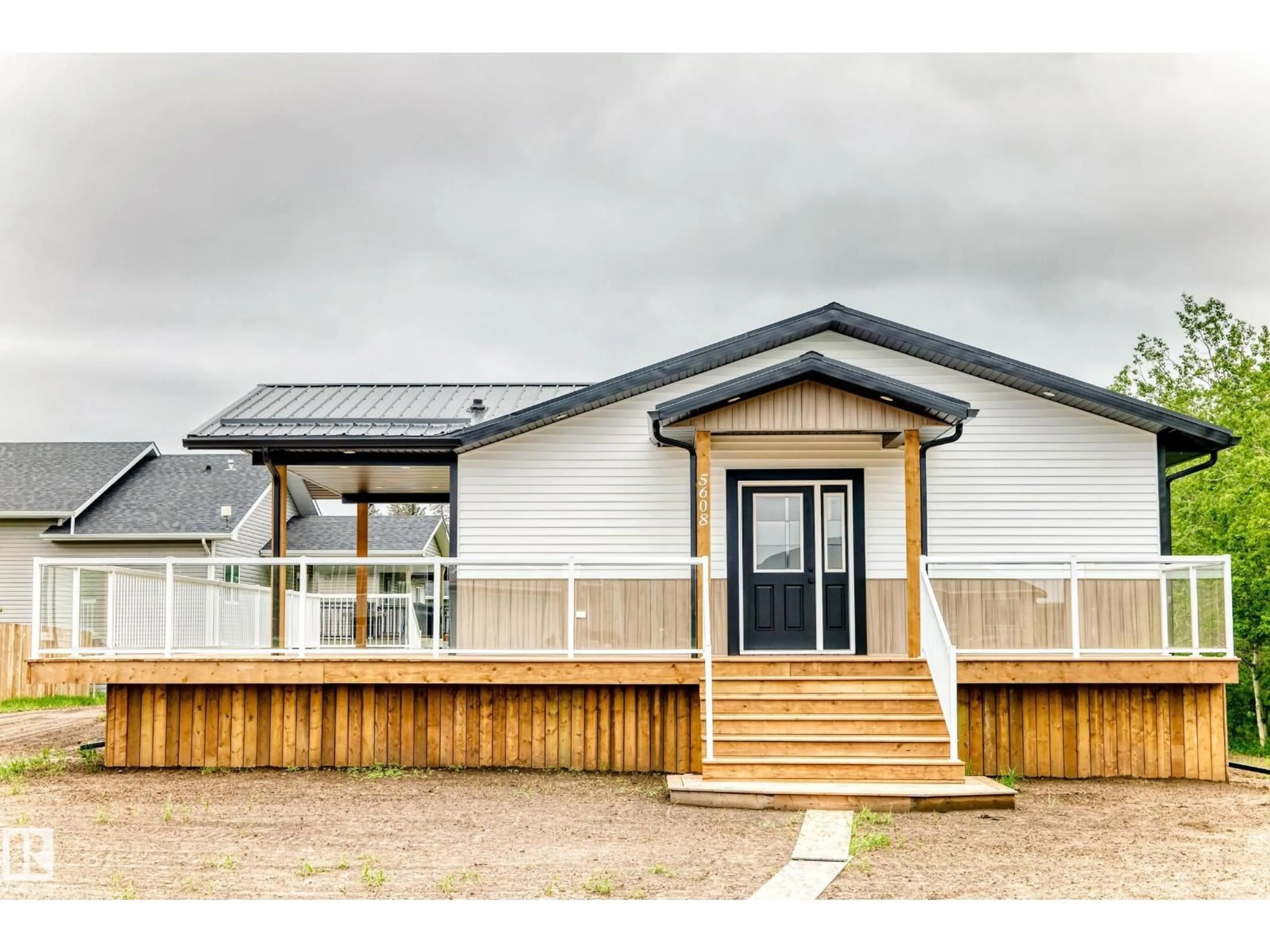 Home with vinyl exterior material, building for 5608 45 ST, Smoky Lake Town Alberta T0A3C0