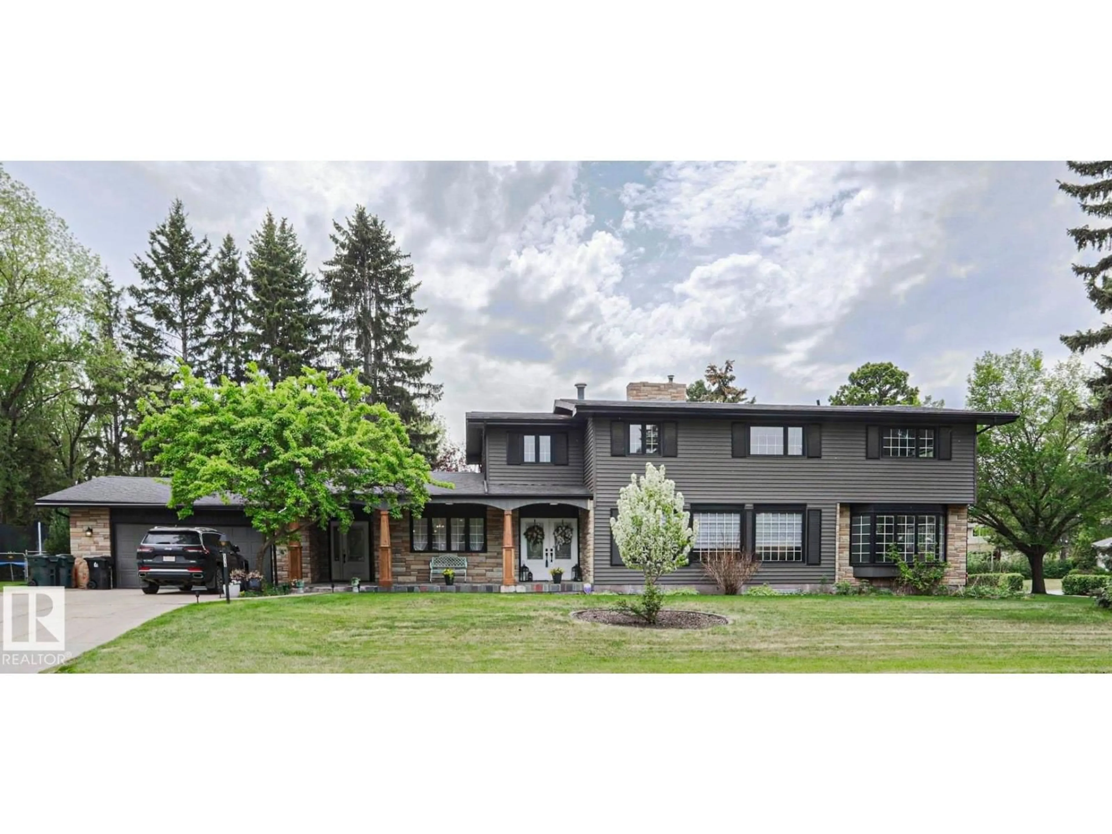 A pic from outside/outdoor area/front of a property/back of a property/a pic from drone, street for 516 MCLEOD AV, Spruce Grove Alberta T7X0J5