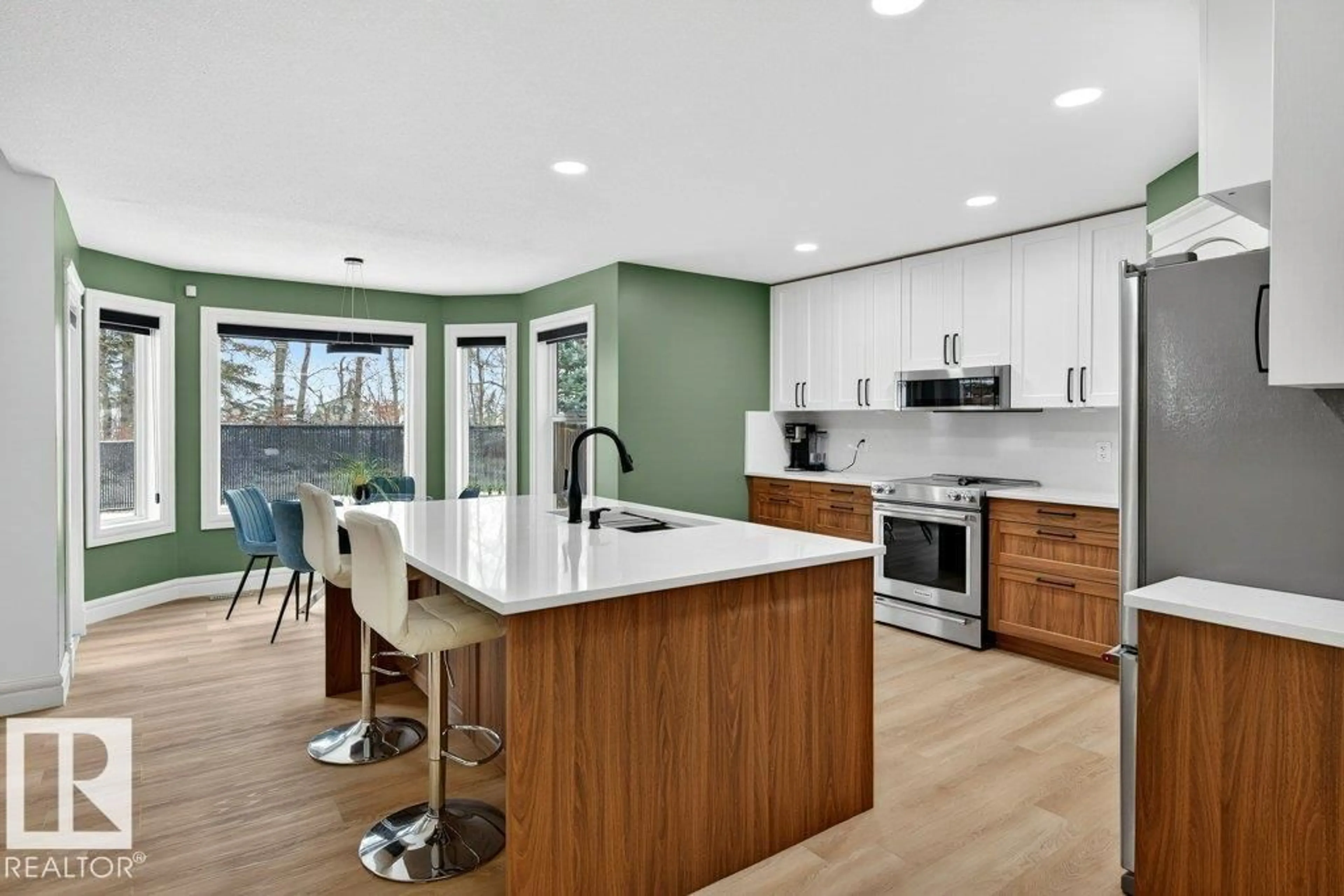 Open concept kitchen, unknown for 24 HICKORY TR, Spruce Grove Alberta T7X0A6