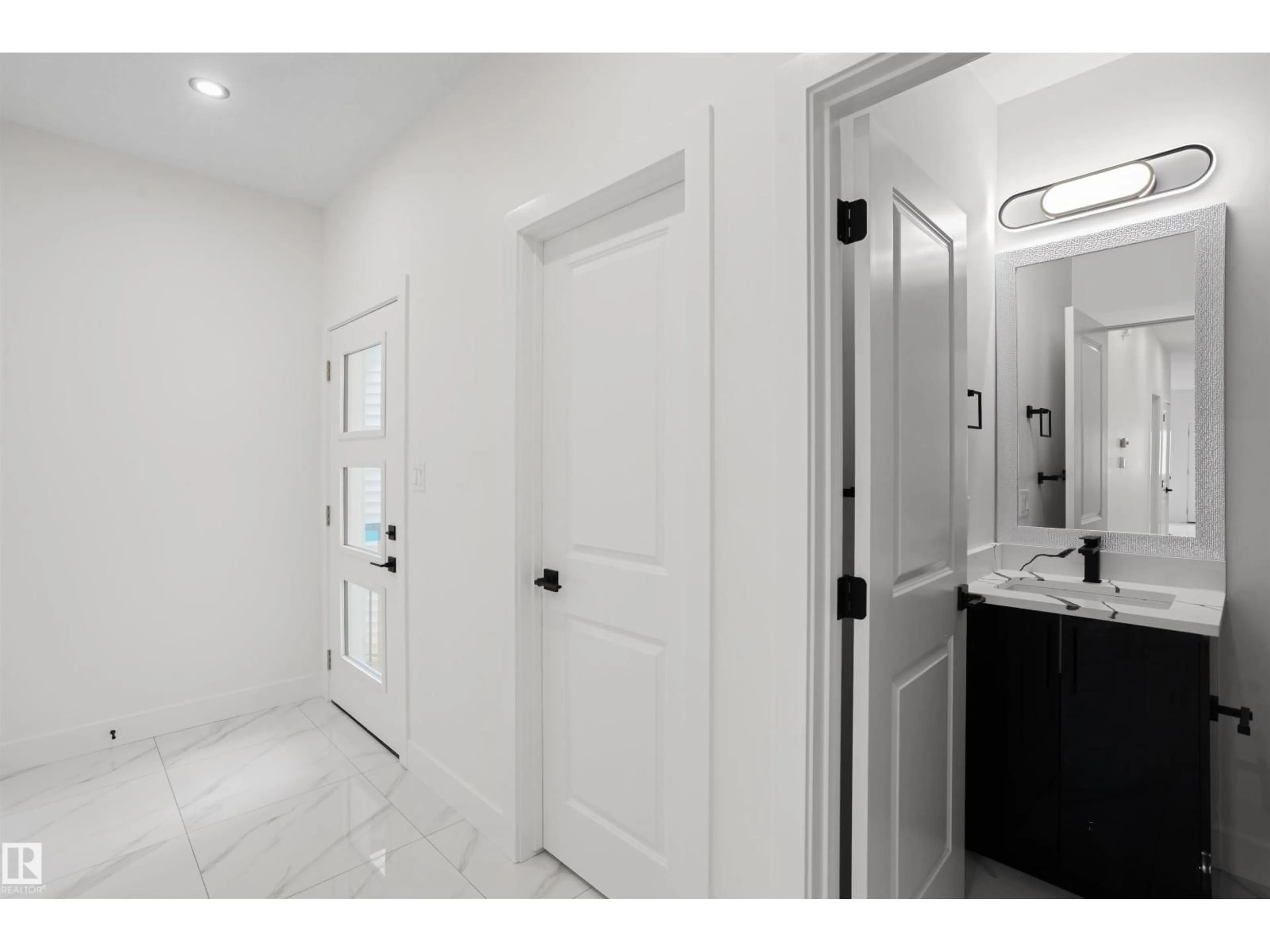 Indoor entryway for 3036 8 AV, Edmonton Alberta T6X3M6