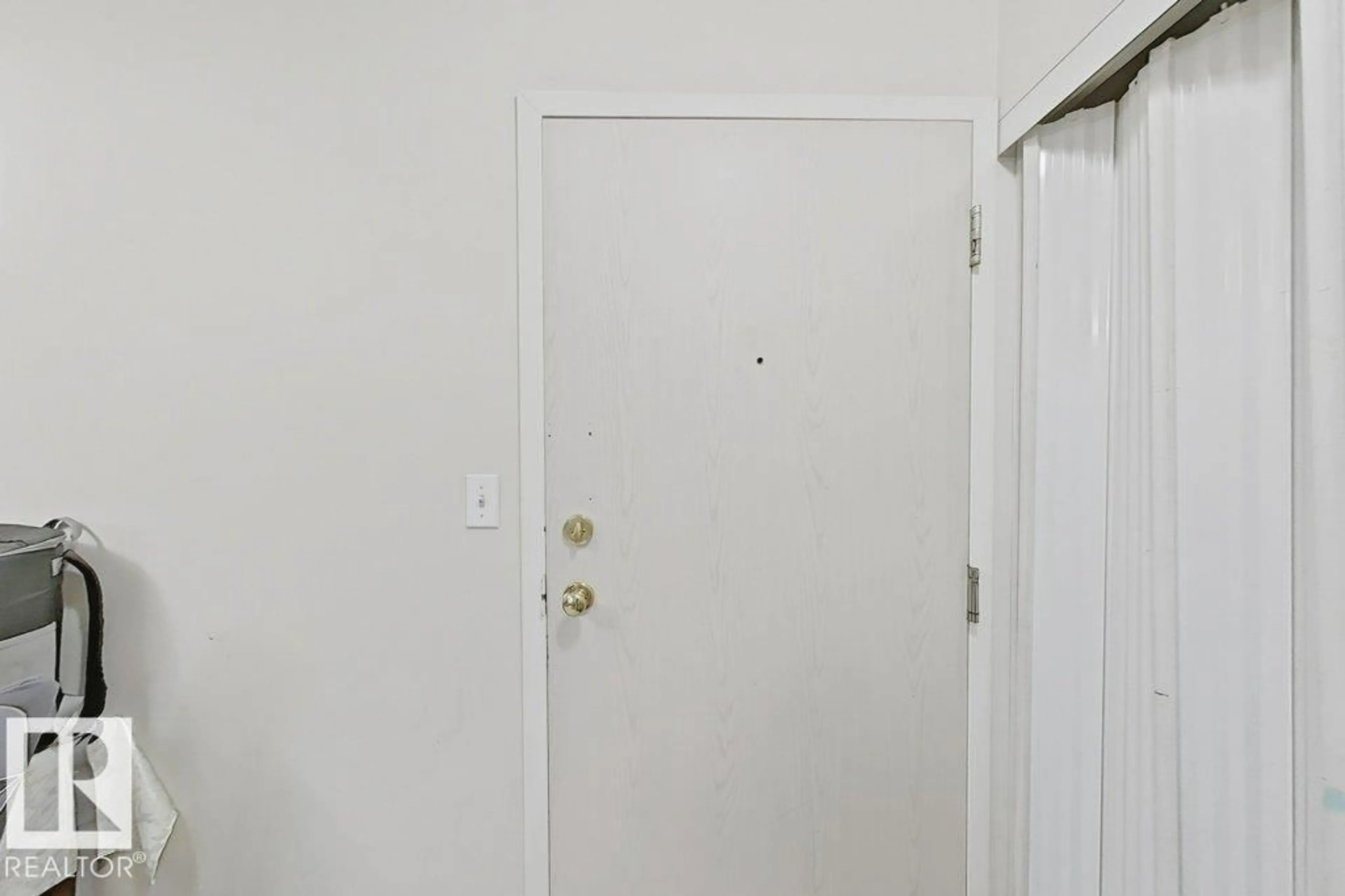 A pic of a room for 218 - 5065 31 AV, Edmonton Alberta T6L6S5