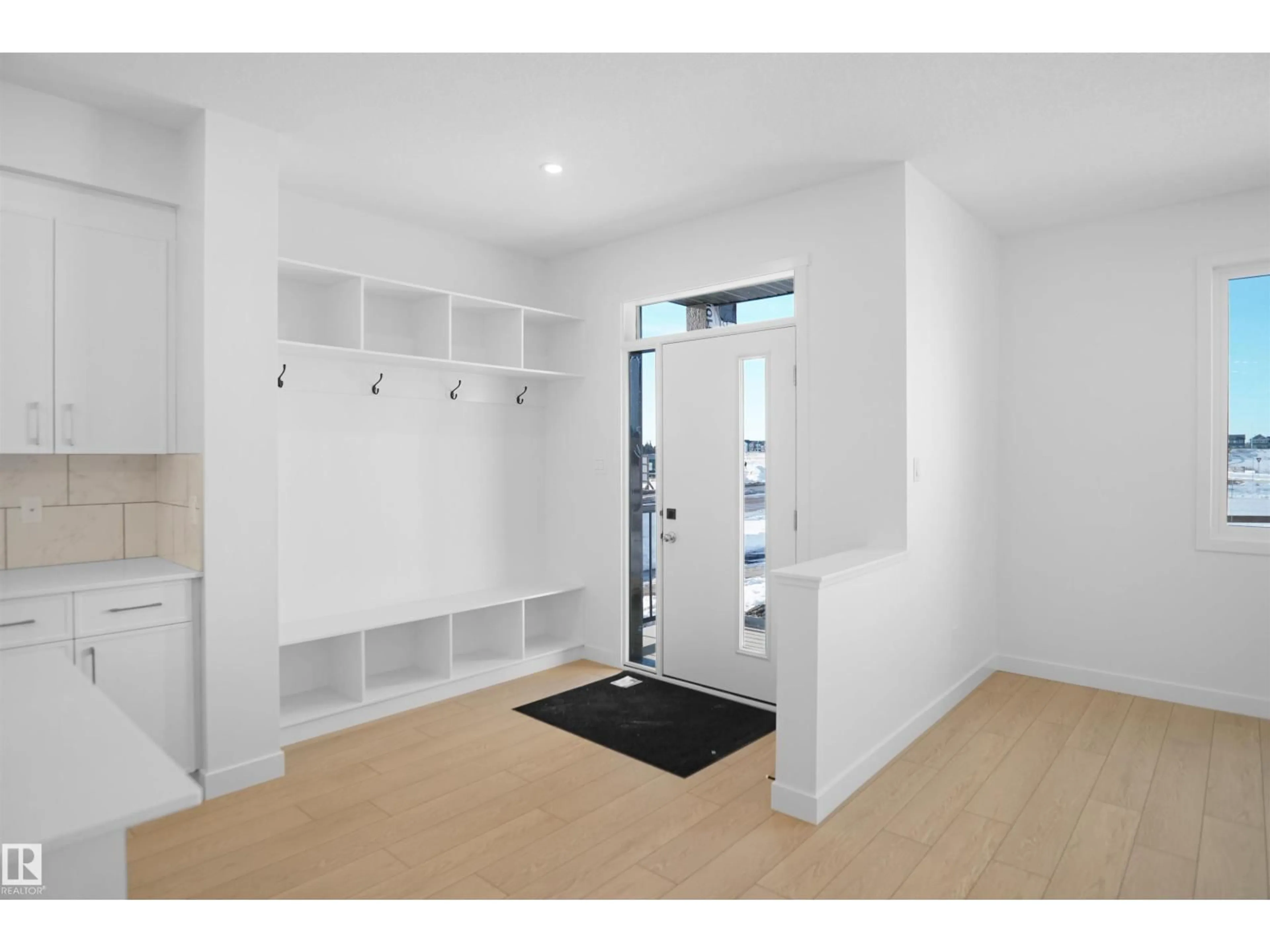Indoor entryway for NE - 17506 5A ST, Edmonton Alberta T5Y4G1