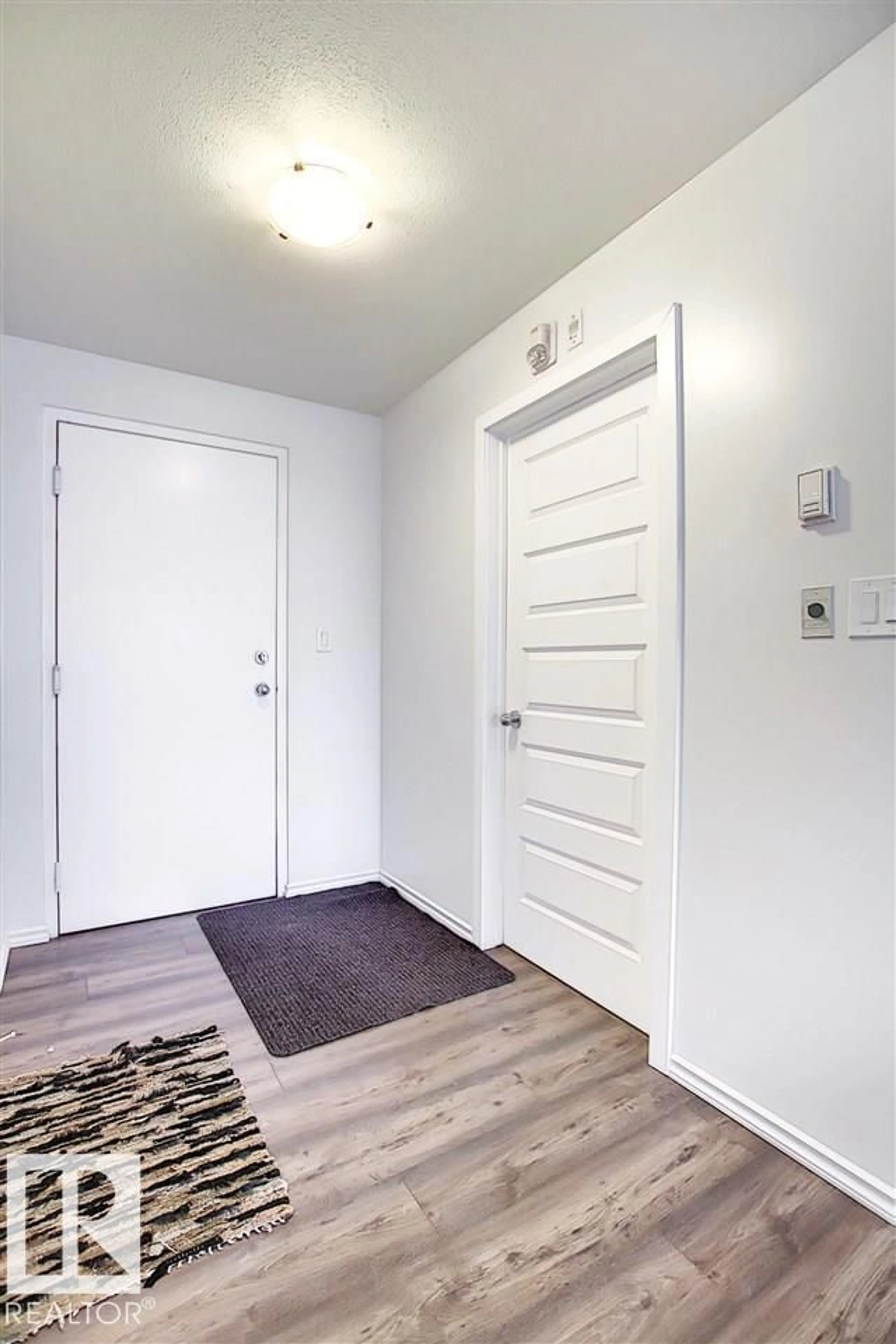 Indoor entryway for #503 - 10106 105 ST, Edmonton Alberta T5J5E7