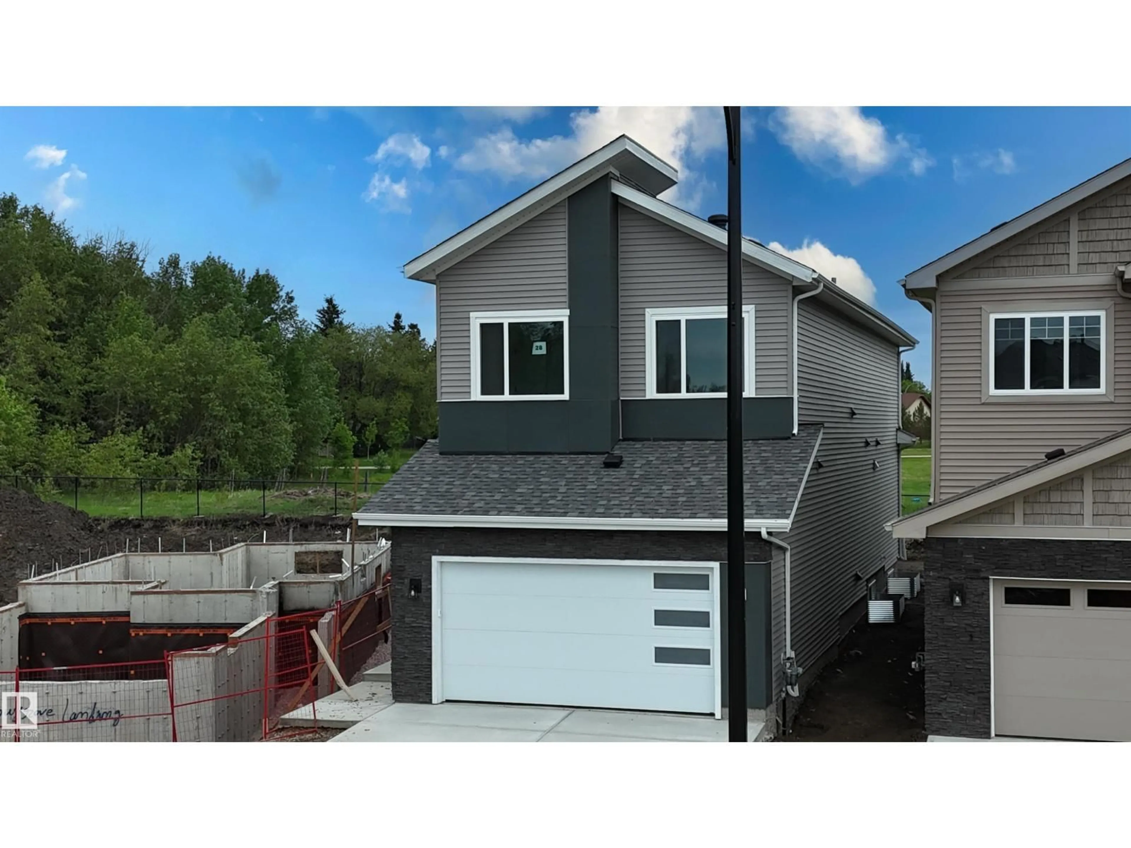 Home with vinyl exterior material, street for 28 MEADOWGROVE LD, Spruce Grove Alberta T7X0W2