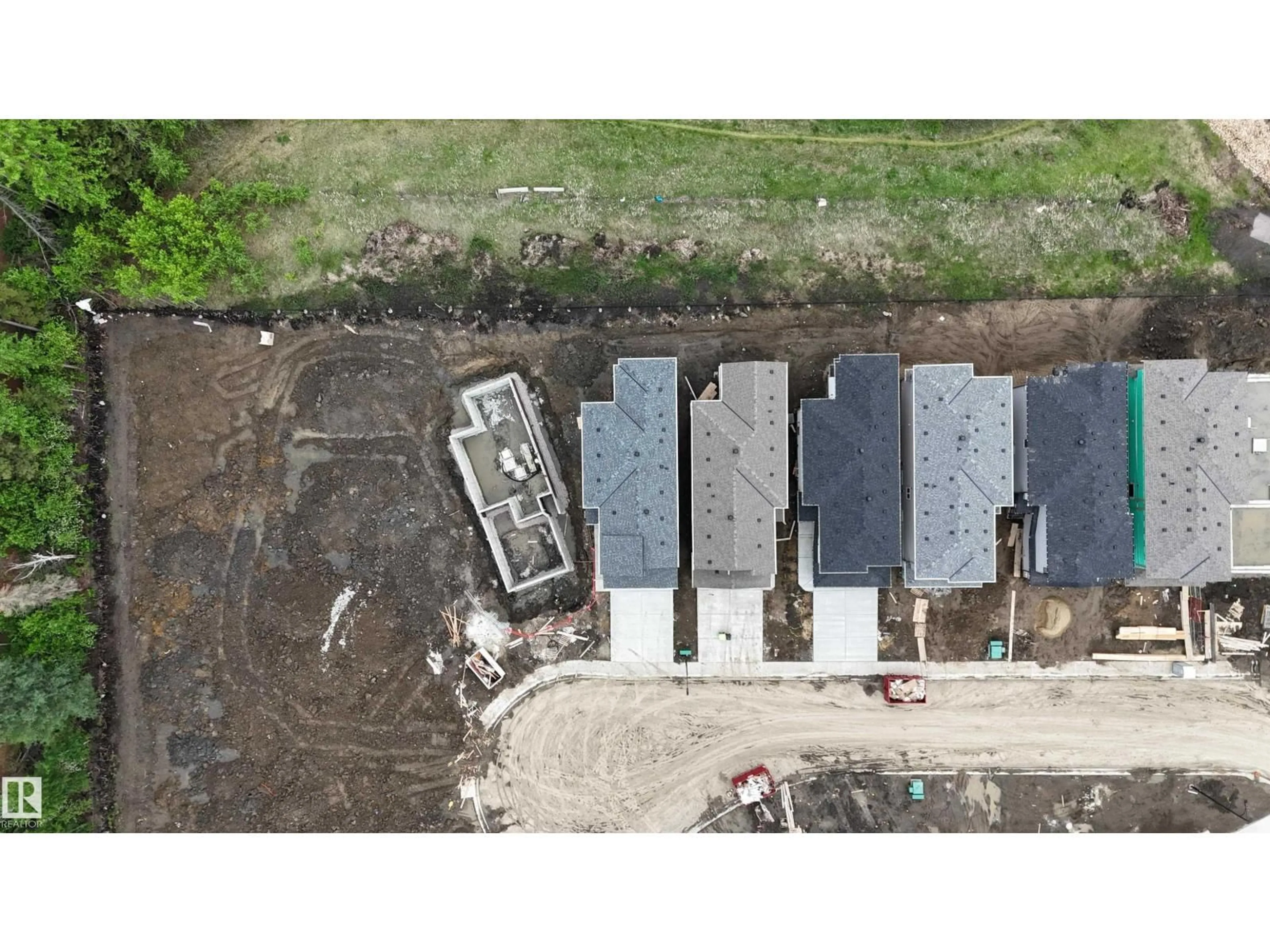 A pic from outside/outdoor area/front of a property/back of a property/a pic from drone, building for 28 MEADOWGROVE LD, Spruce Grove Alberta T7X0W2