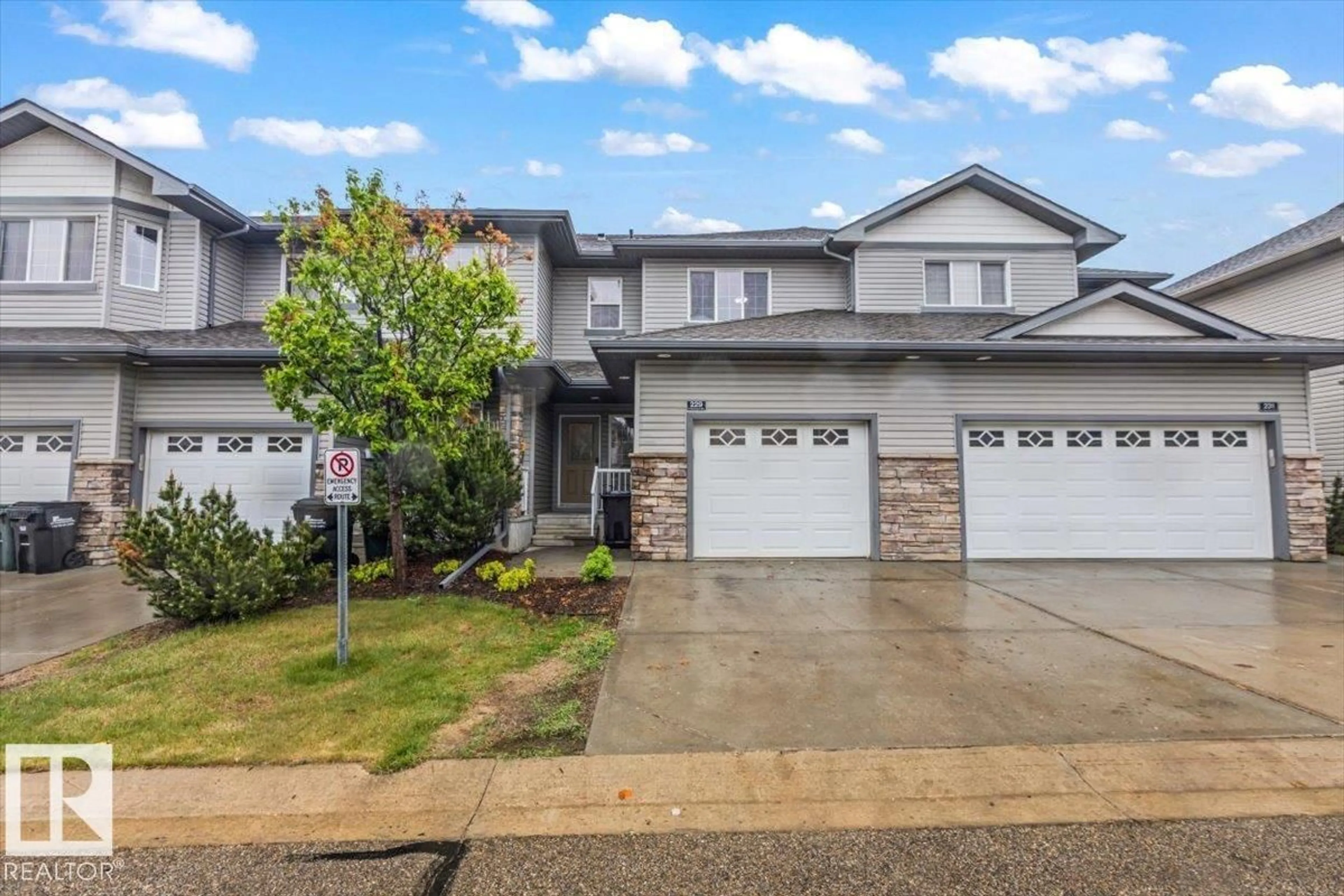 A pic from outside/outdoor area/front of a property/back of a property/a pic from drone, street for 229 41 SUMMERWOOD BV, Sherwood Park Alberta T8H0C8