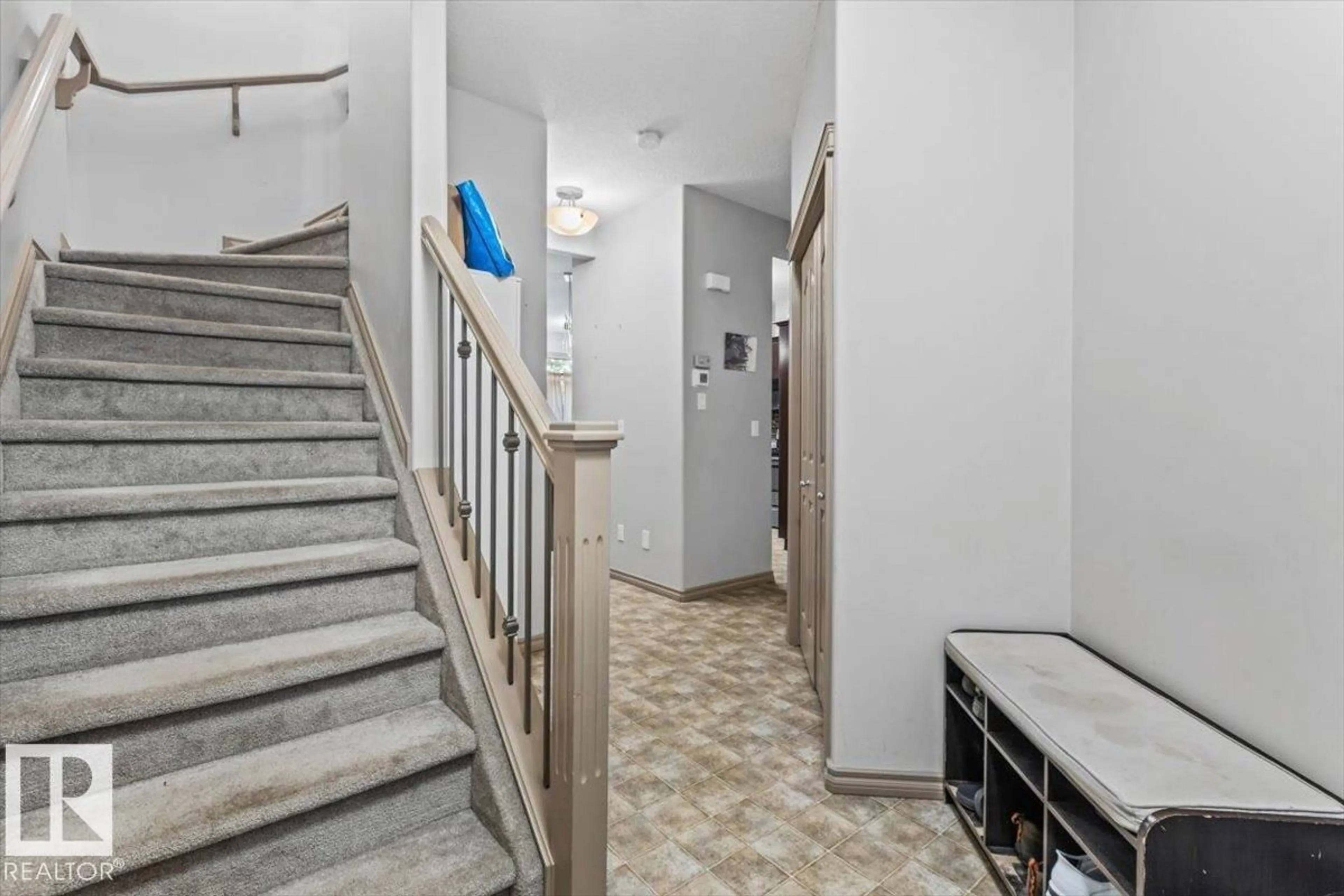 Indoor entryway for 229 41 SUMMERWOOD BV, Sherwood Park Alberta T8H0C8