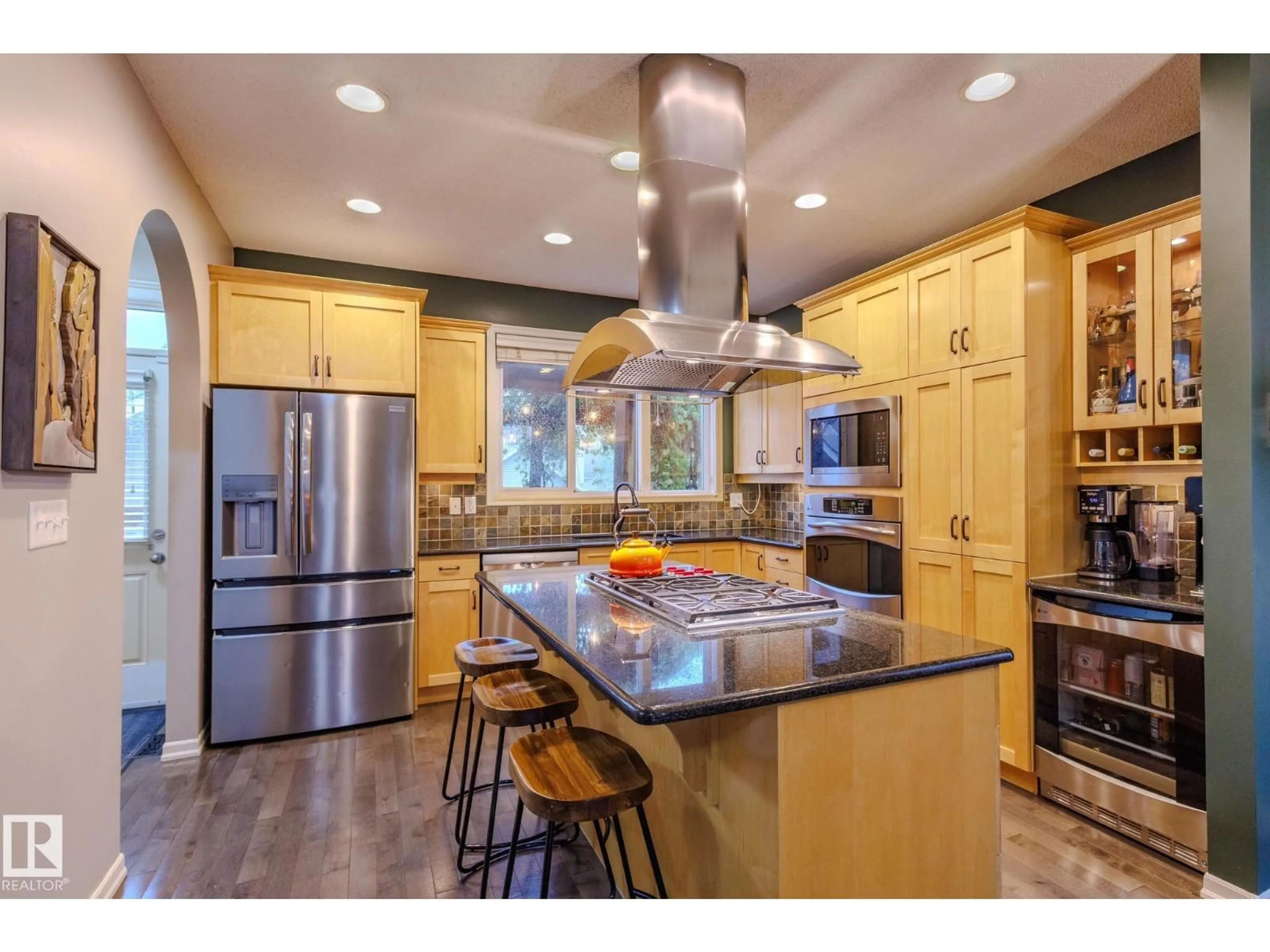Contemporary kitchen, unknown for 7207 14A AV SW, Edmonton Alberta T6X0E1