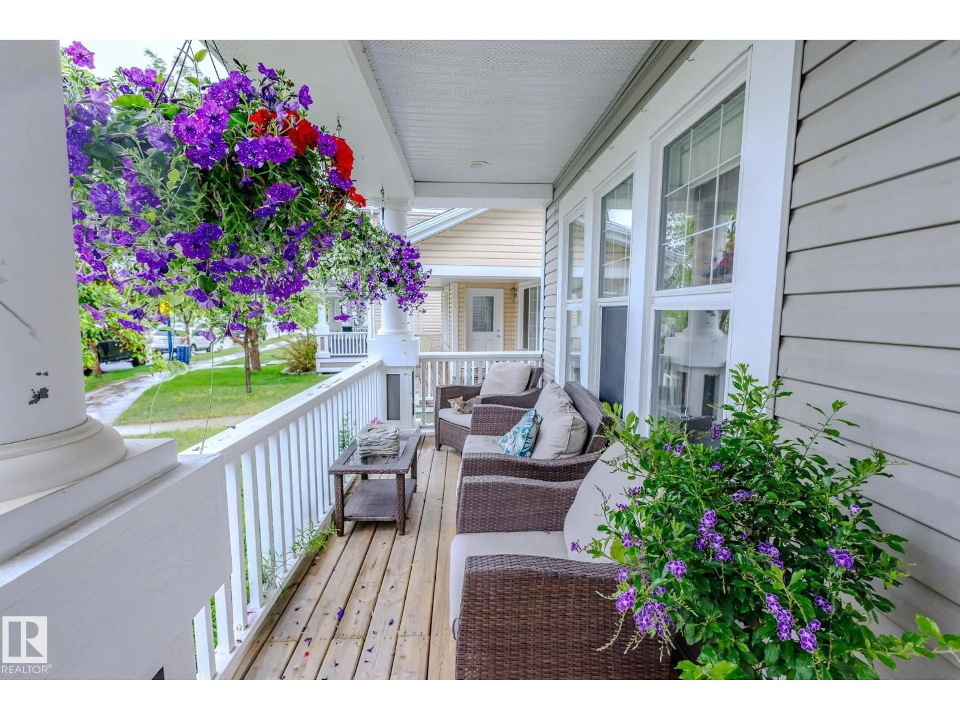 Patio, unknown for 7207 14A AV SW, Edmonton Alberta T6X0E1