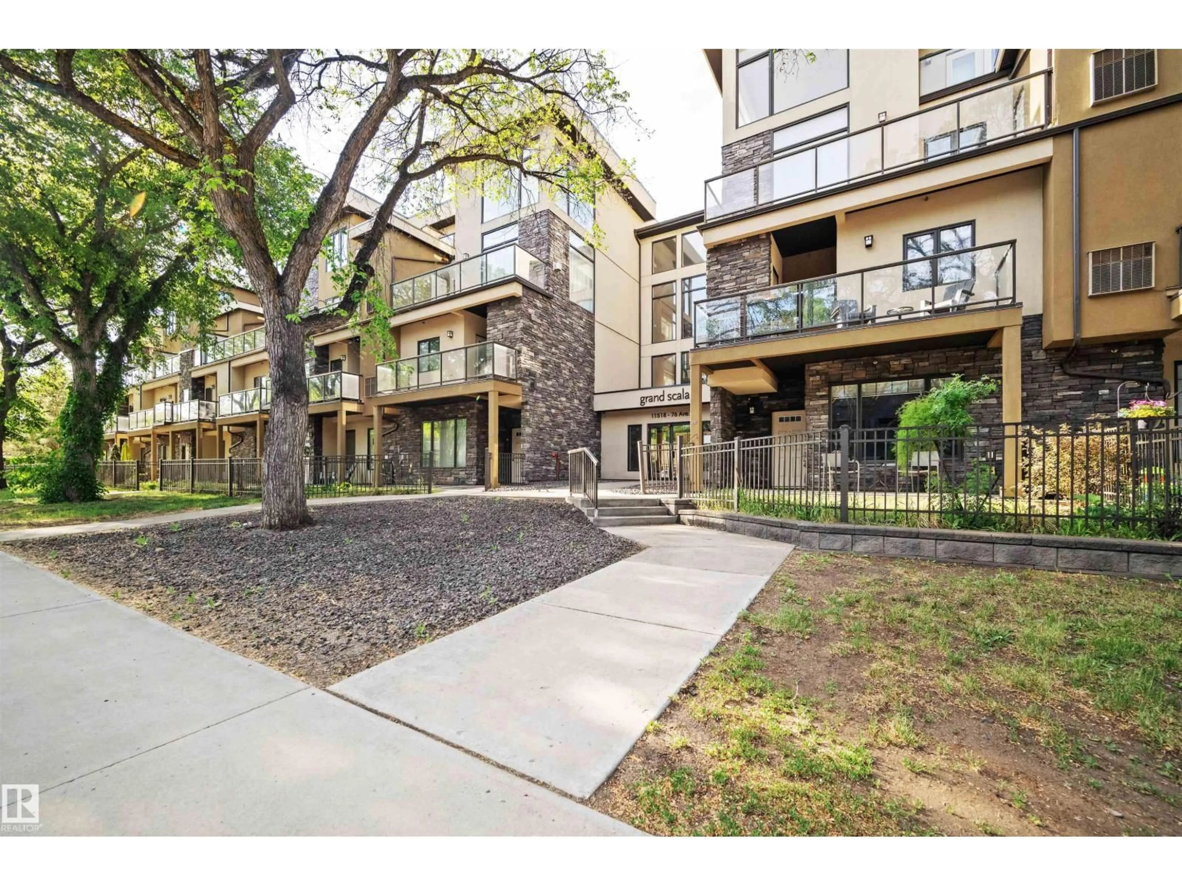 Patio, street for 29 11518 76 AV NW, Edmonton Alberta T6G0K7