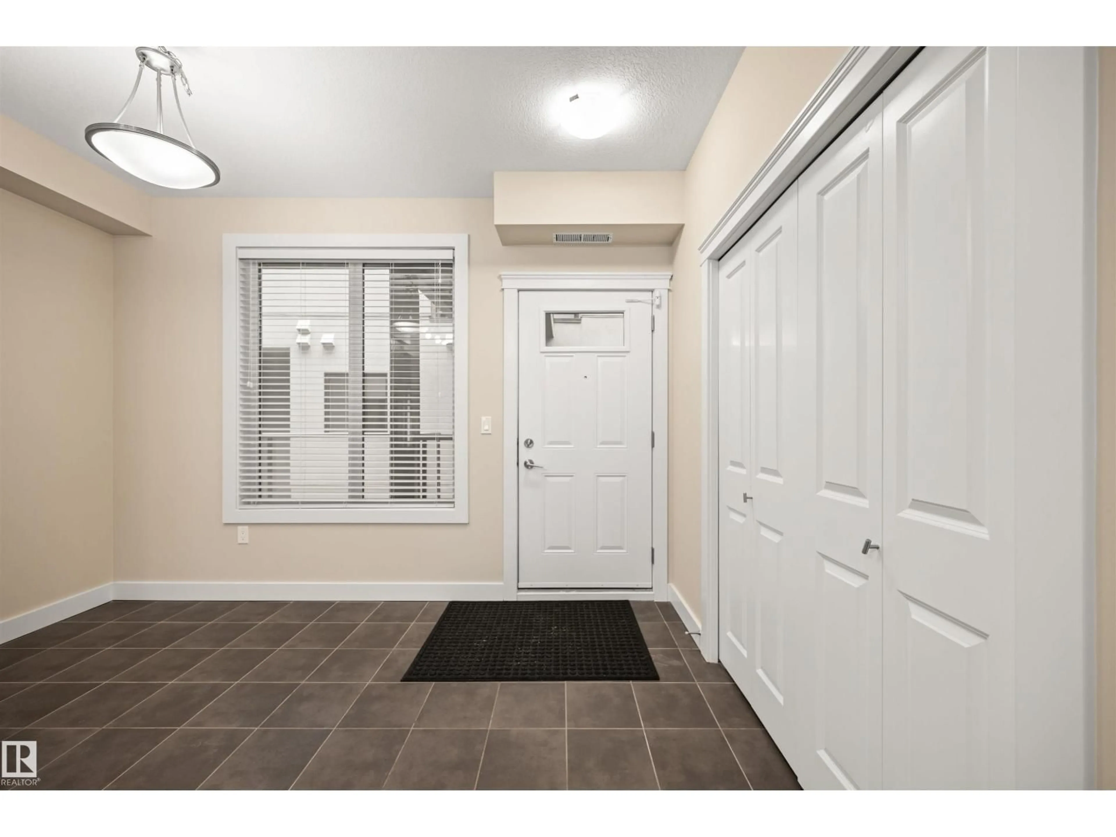 Indoor entryway for 29 11518 76 AV NW, Edmonton Alberta T6G0K7