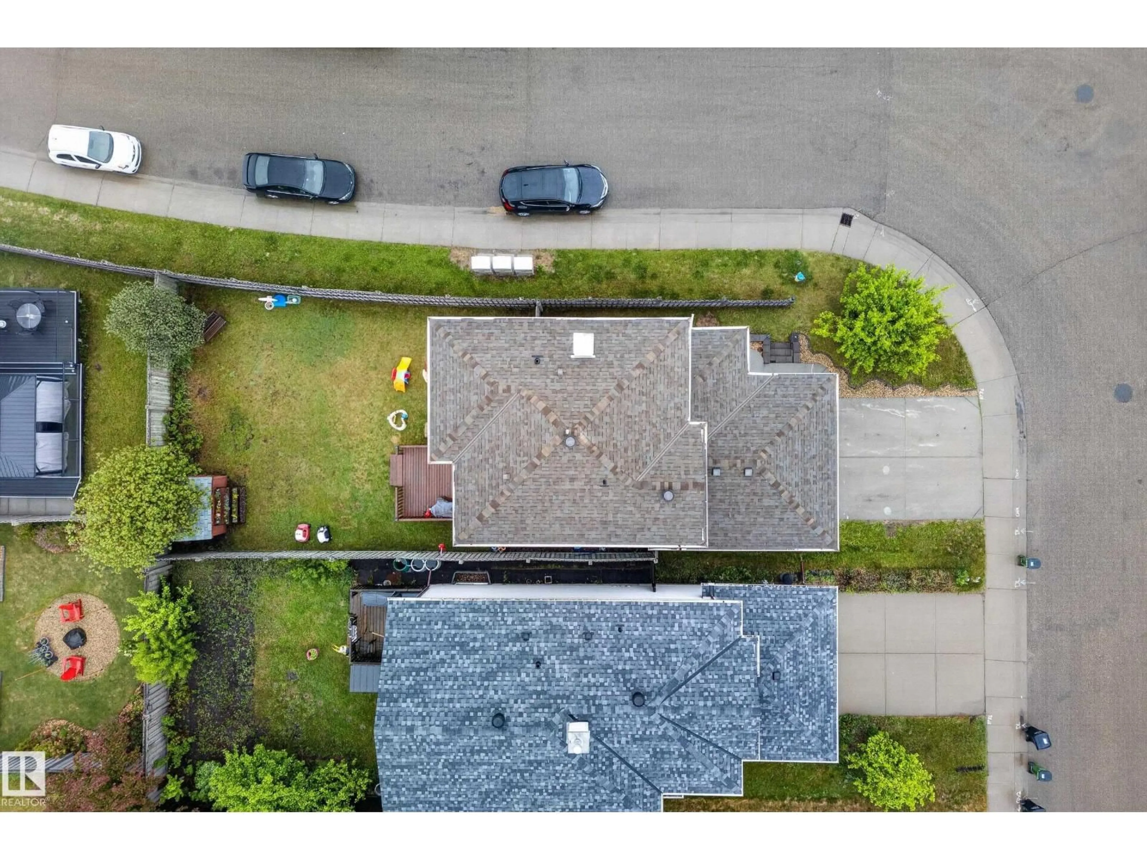A pic from outside/outdoor area/front of a property/back of a property/a pic from drone, street for SW - 3972 MCMULLEN GREEN GR, Edmonton Alberta T6W1S7
